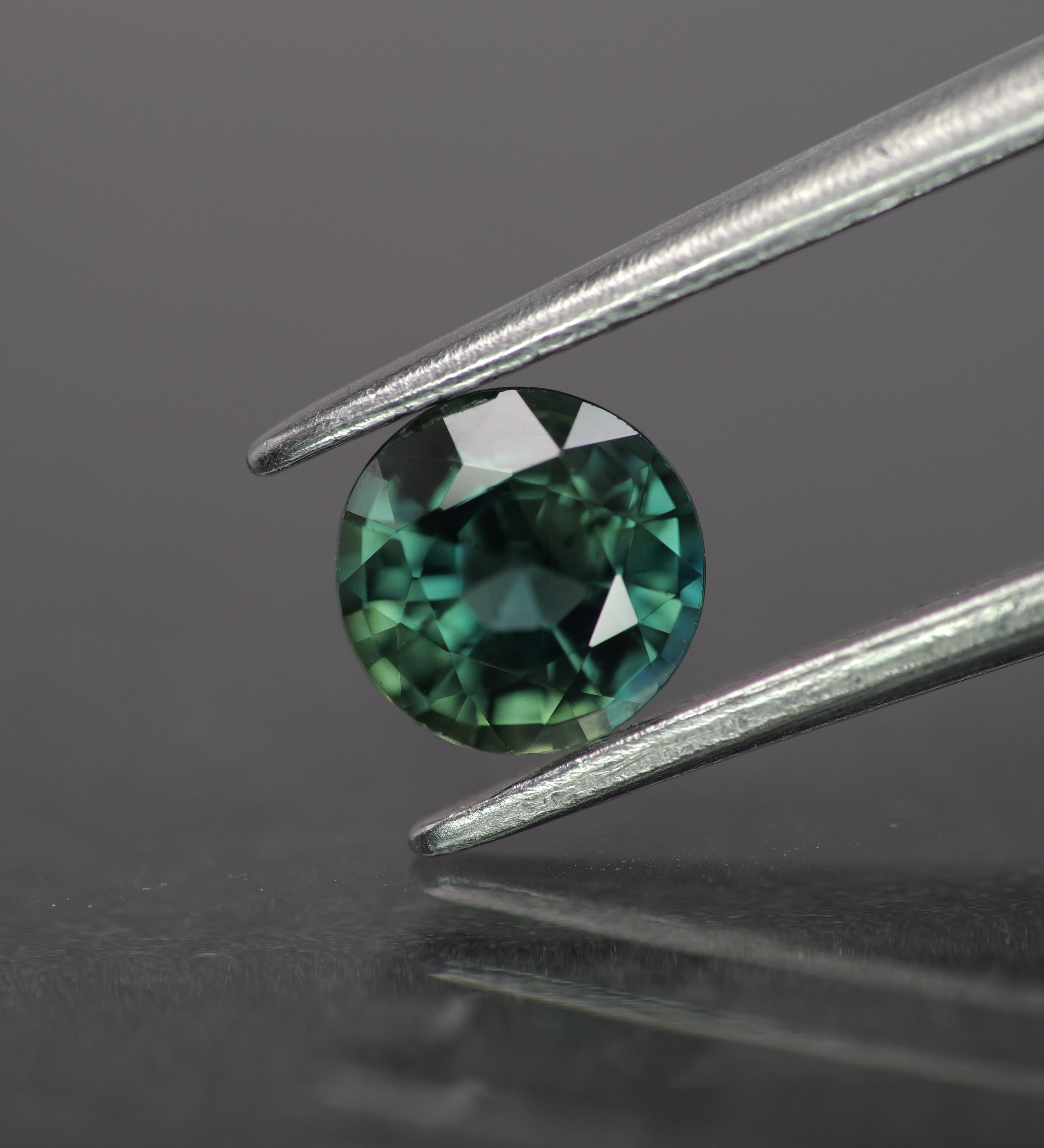 Sapphire | natural, teal color/color changing, round-cut, *5.5mm, 0.7ct - Eden Garden Jewelry™