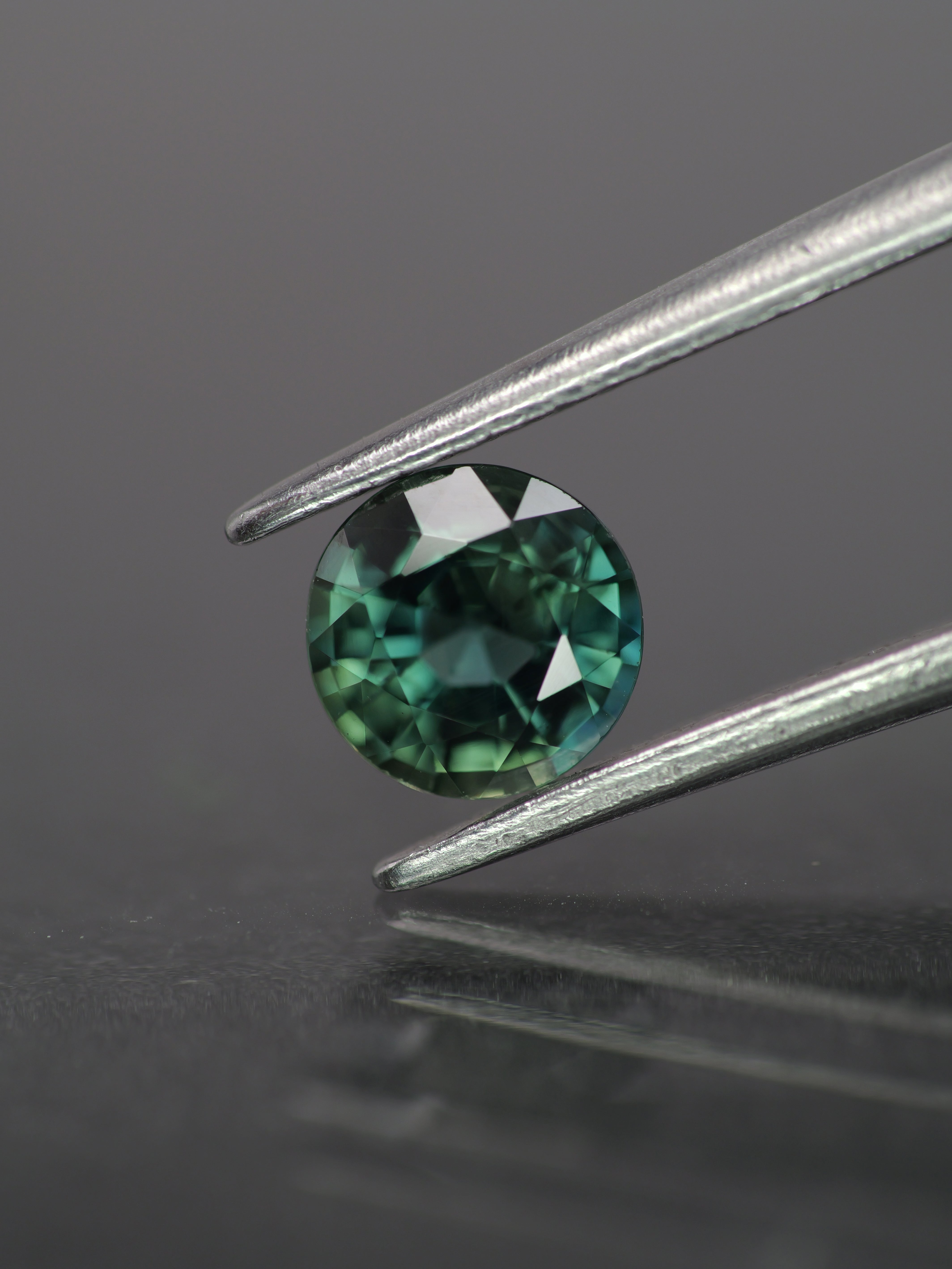 Sapphire | natural, teal color/color changing, round-cut, *5.5mm, 0.7ct - Eden Garden Jewelry™