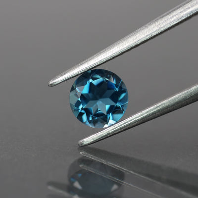 Topaz | natural, London blue color, round-cut, 5mm, 0.5ct - Eden Garden Jewelry™
