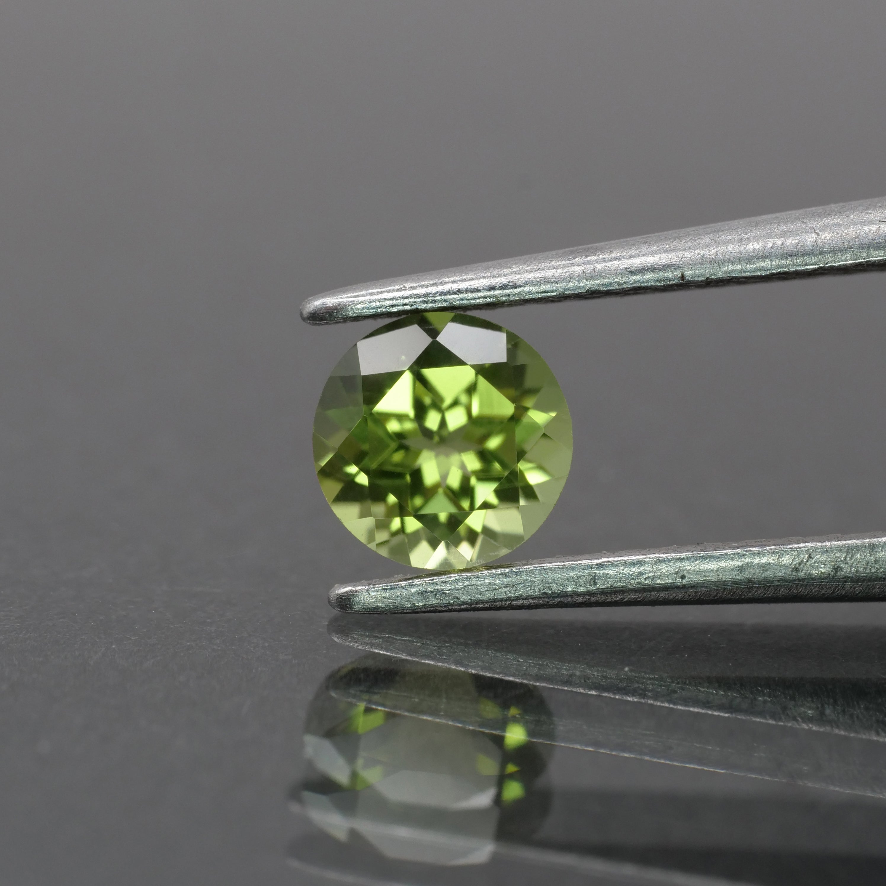 Peridot | natural, green color, round-cut, 5mm, 0.5ct - Eden Garden Jewelry™