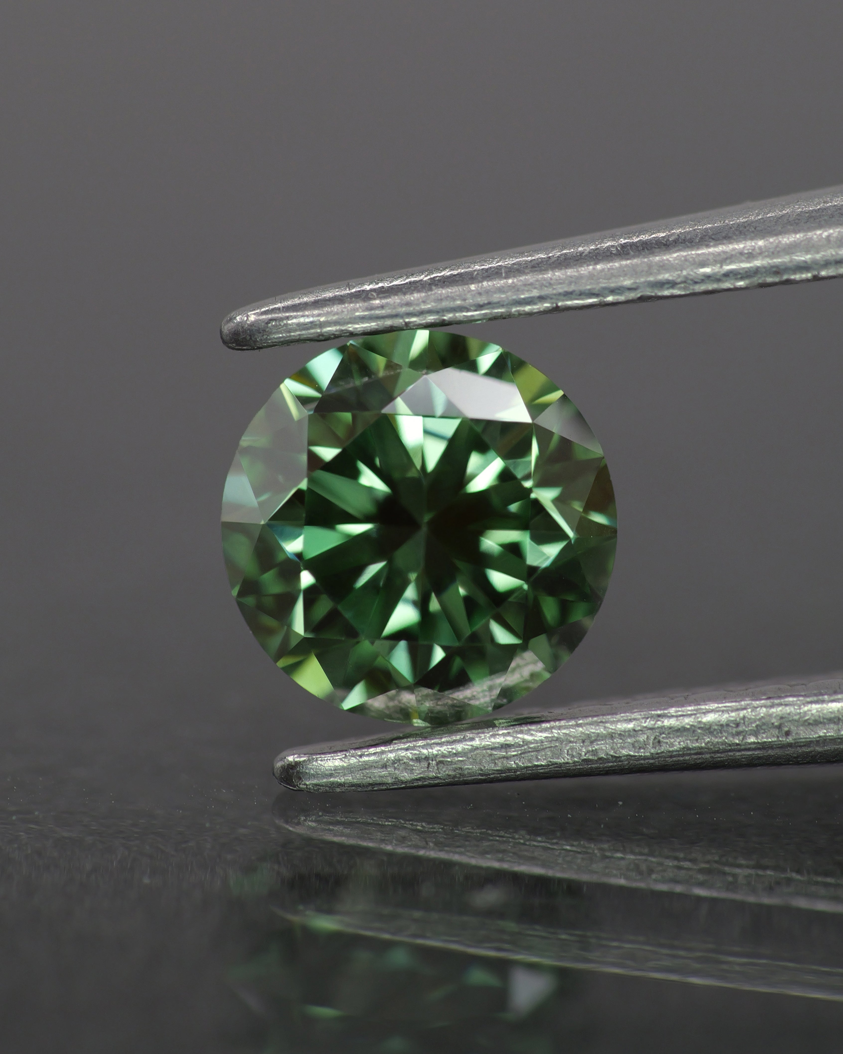 Lab grown diamond | IGI certified | round-cut, *6.5mm, Fancy vivid green color, VS-VVS, *1ct - Eden Garden Jewelry™