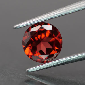 Garnet | red color, round-cut, 6.5mm, 1.2 ct, VVS