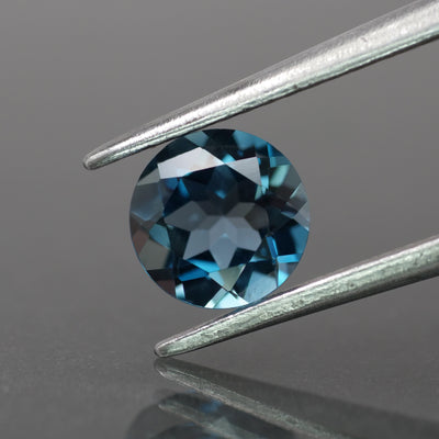 Topaz | natural, London blue color, round-cut, 6mm, 0.85ct - Eden Garden Jewelry™