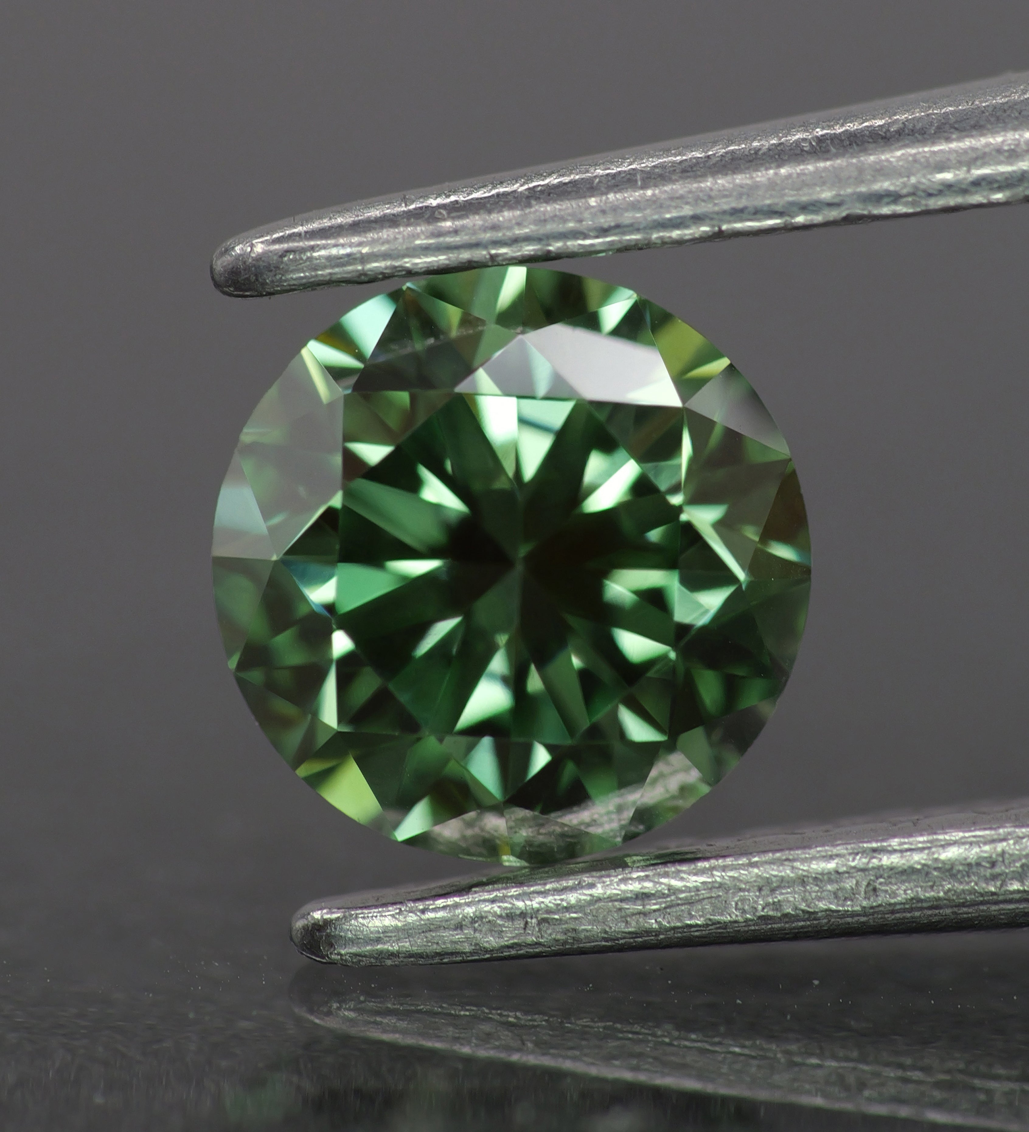 Lab grown diamond | IGI certified | round-cut, *7.5mm, Fancy vivid green color, VS-VVS, *1.5ct - Eden Garden Jewelry™