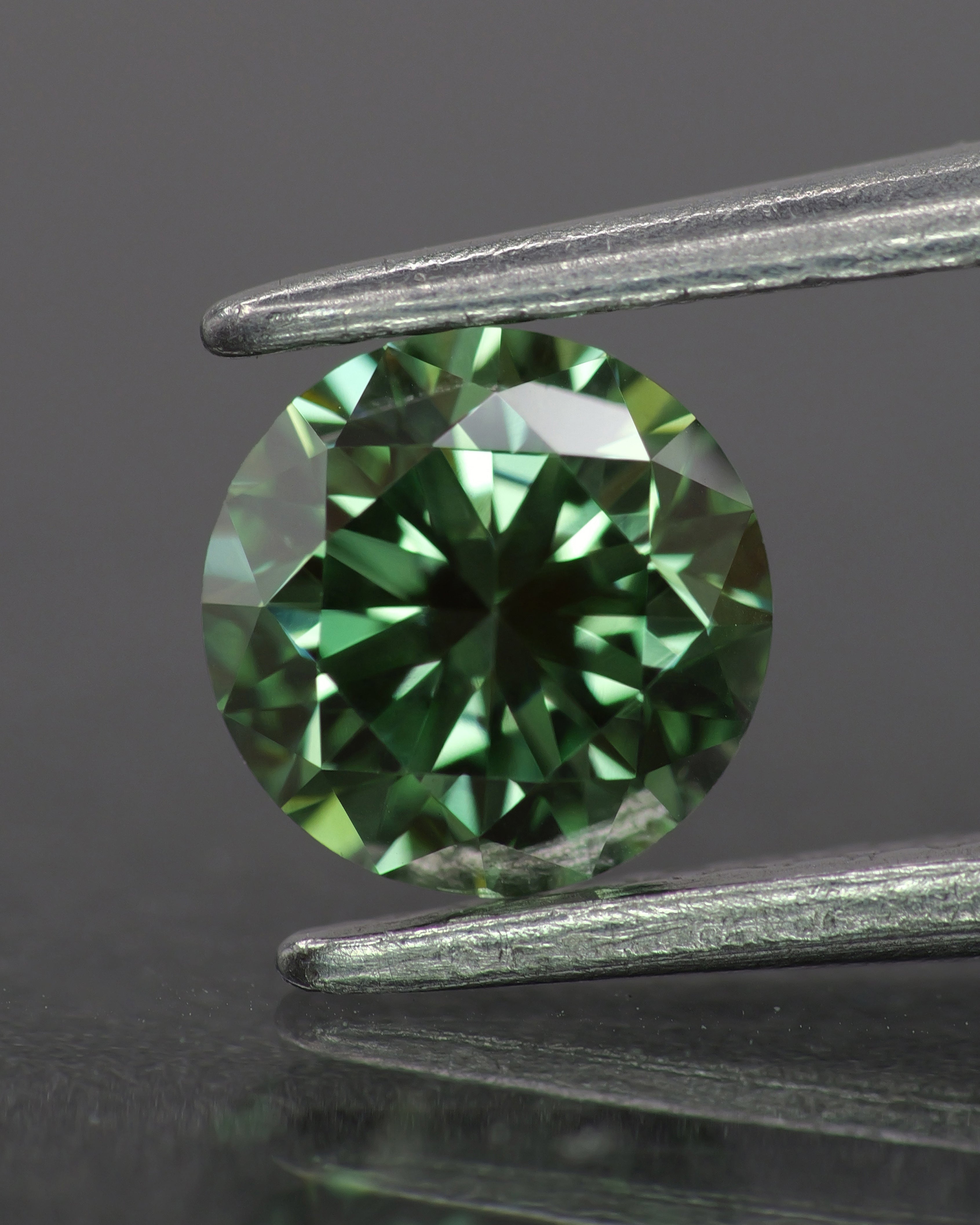 Lab grown diamond | IGI certified | round-cut, *7.5mm, Fancy vivid green color, VS-VVS, *1.5ct - Eden Garden Jewelry™