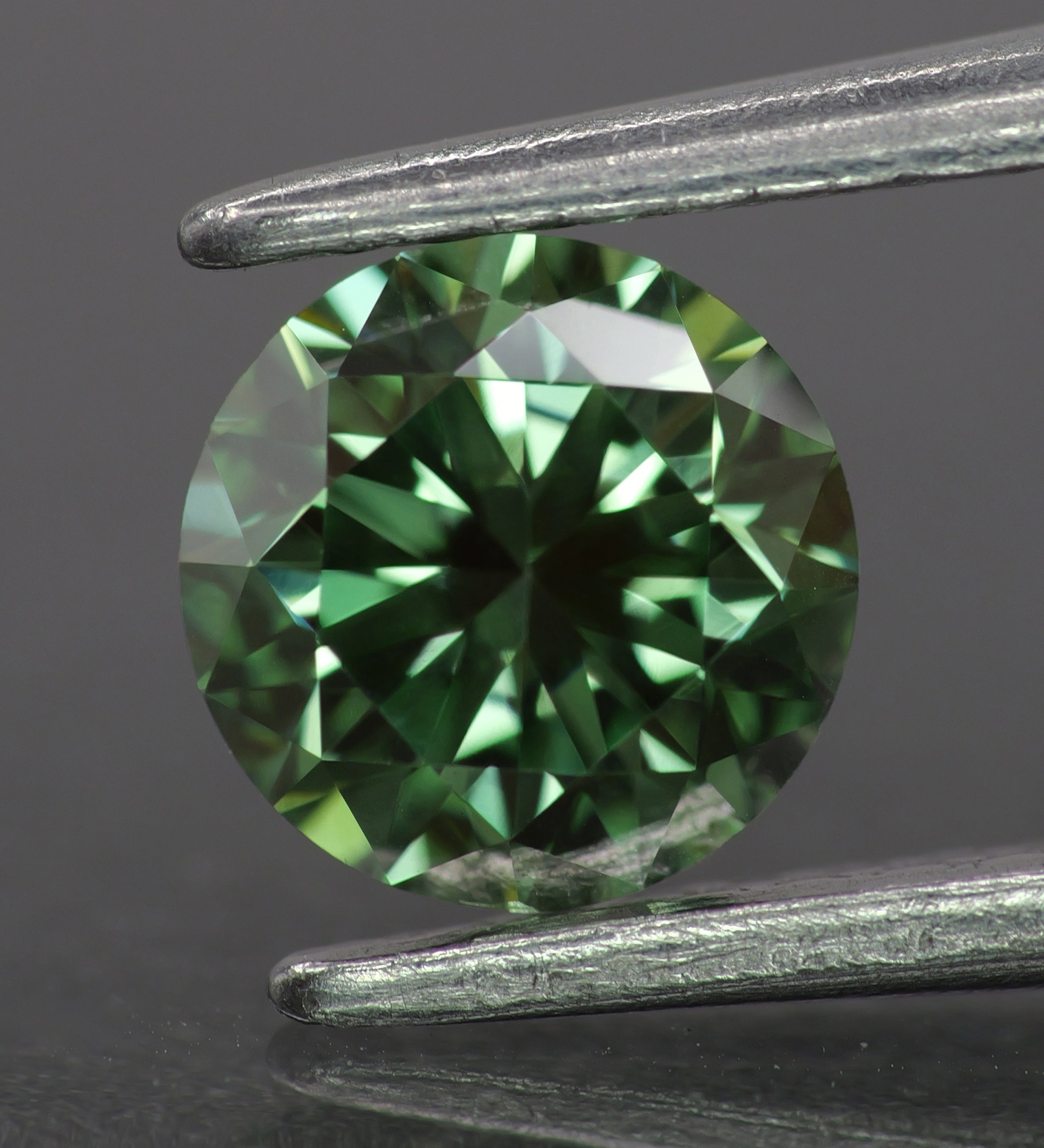Lab grown diamond | IGI certified | round-cut, *8mm, Fancy vivid green color, VS-VVS, *2ct - Eden Garden Jewelry™