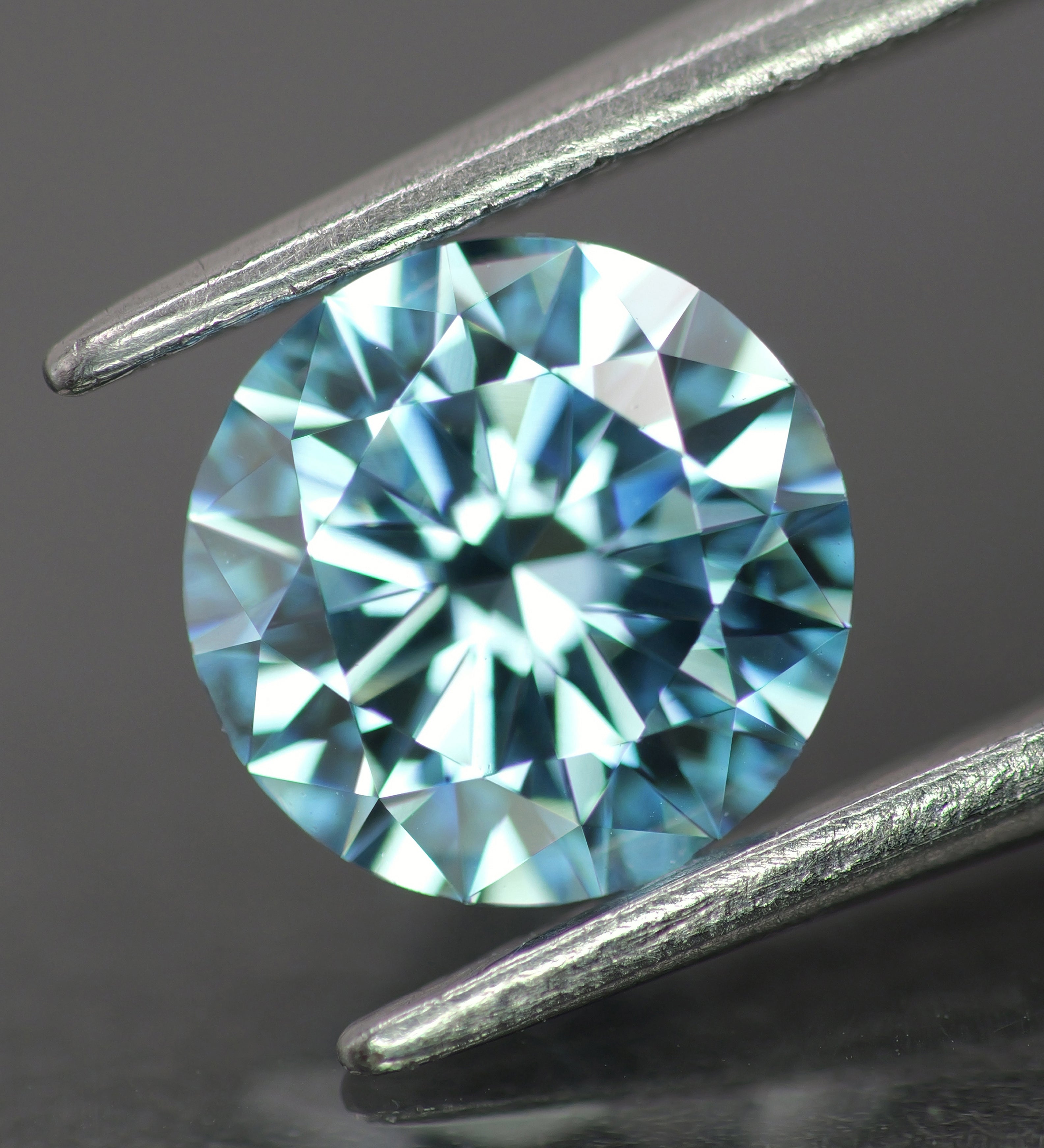 Lab grown diamond | IGI certified | round-cut, *8mm, Fancy vivid blue color, VS-VVS, *2ct - Eden Garden Jewelry™