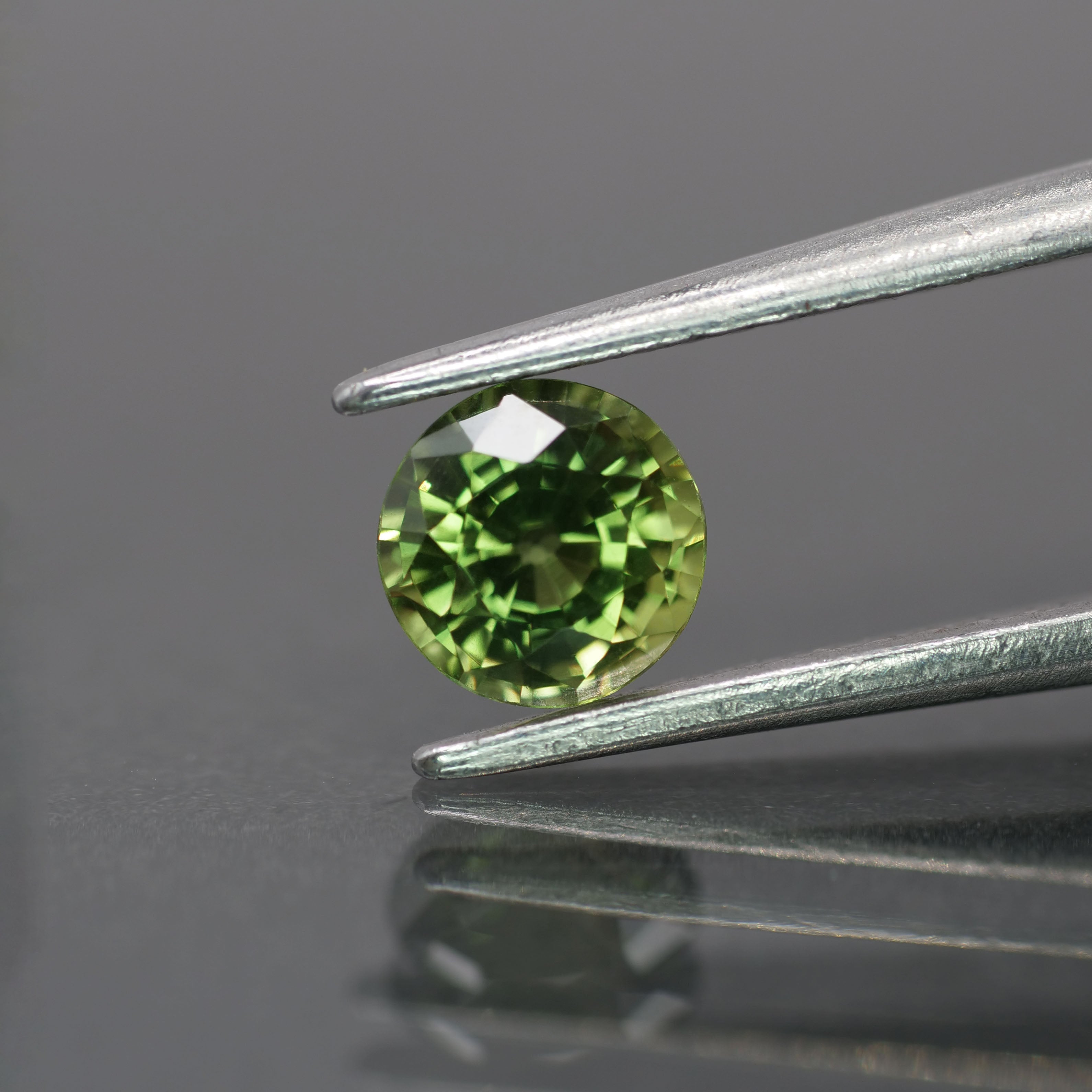 Sapphire | natural, green color, round-cut, 5mm, *0.7ct - Eden Garden Jewelry™