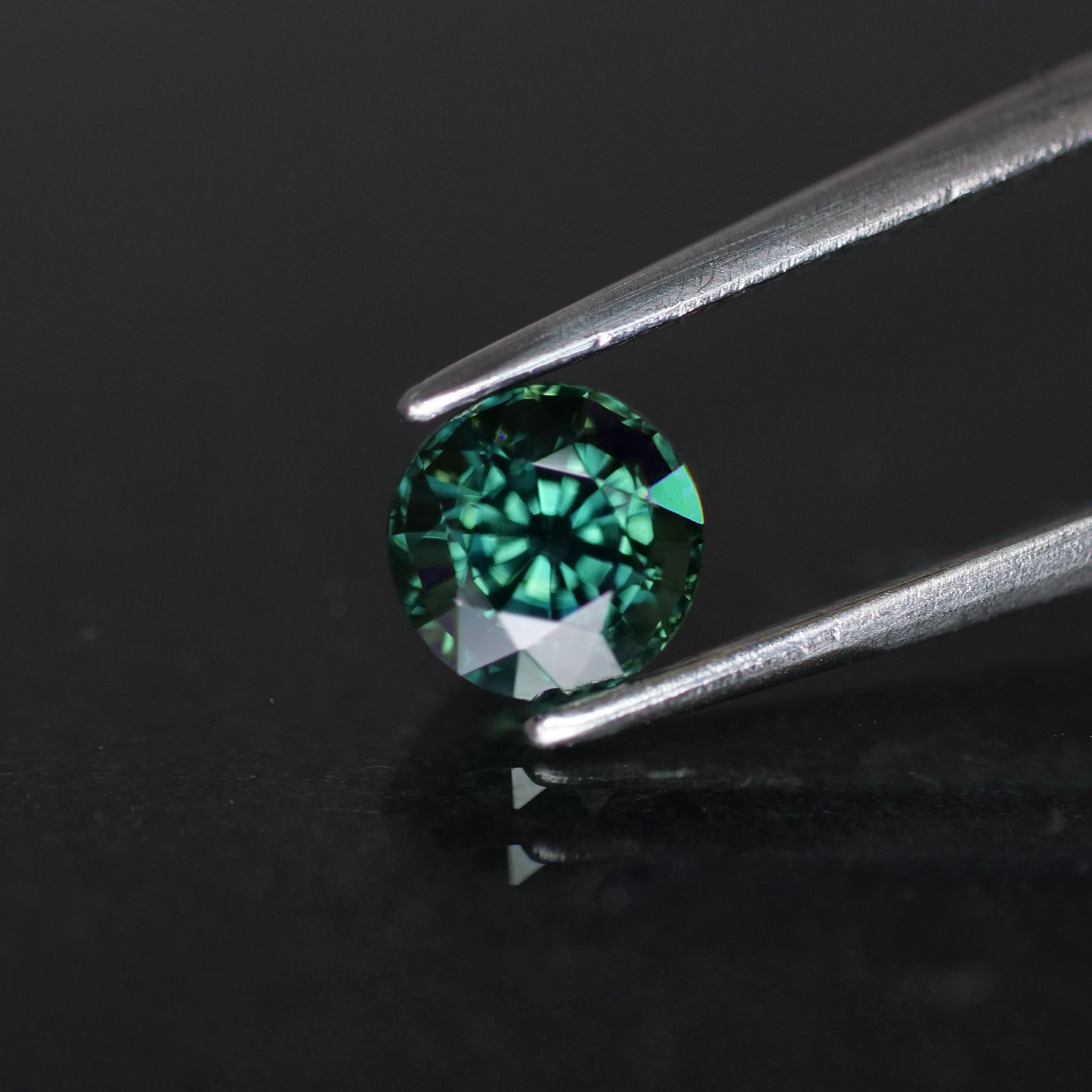 Sapphire | natural, blue-green, round cut 5 mm, VVS, 0.88ct, Australia - Eden Garden Jewelry™