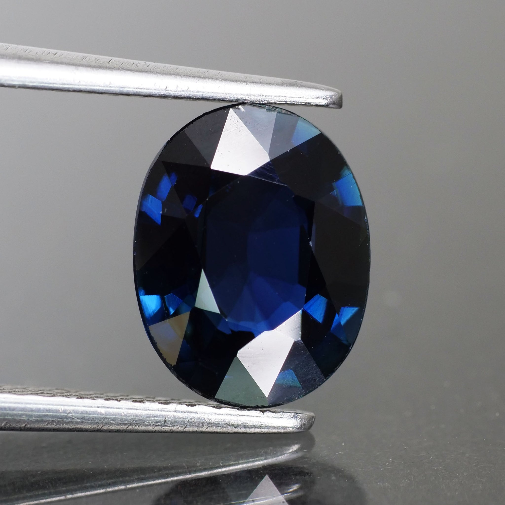Sapphire | natural, very dark blue, oval cut 9.3x7.3 mm, VS, 2.27ct - Eden Garden Jewelry™