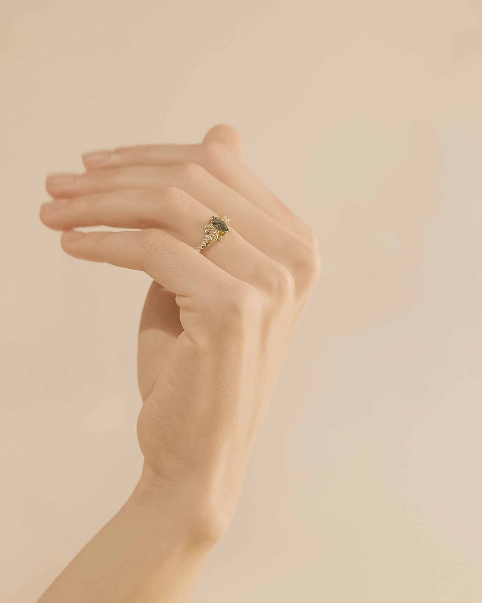 Alternative engagement ring with moss agate and gold leaf design / Verbena - Eden Garden Jewelry™