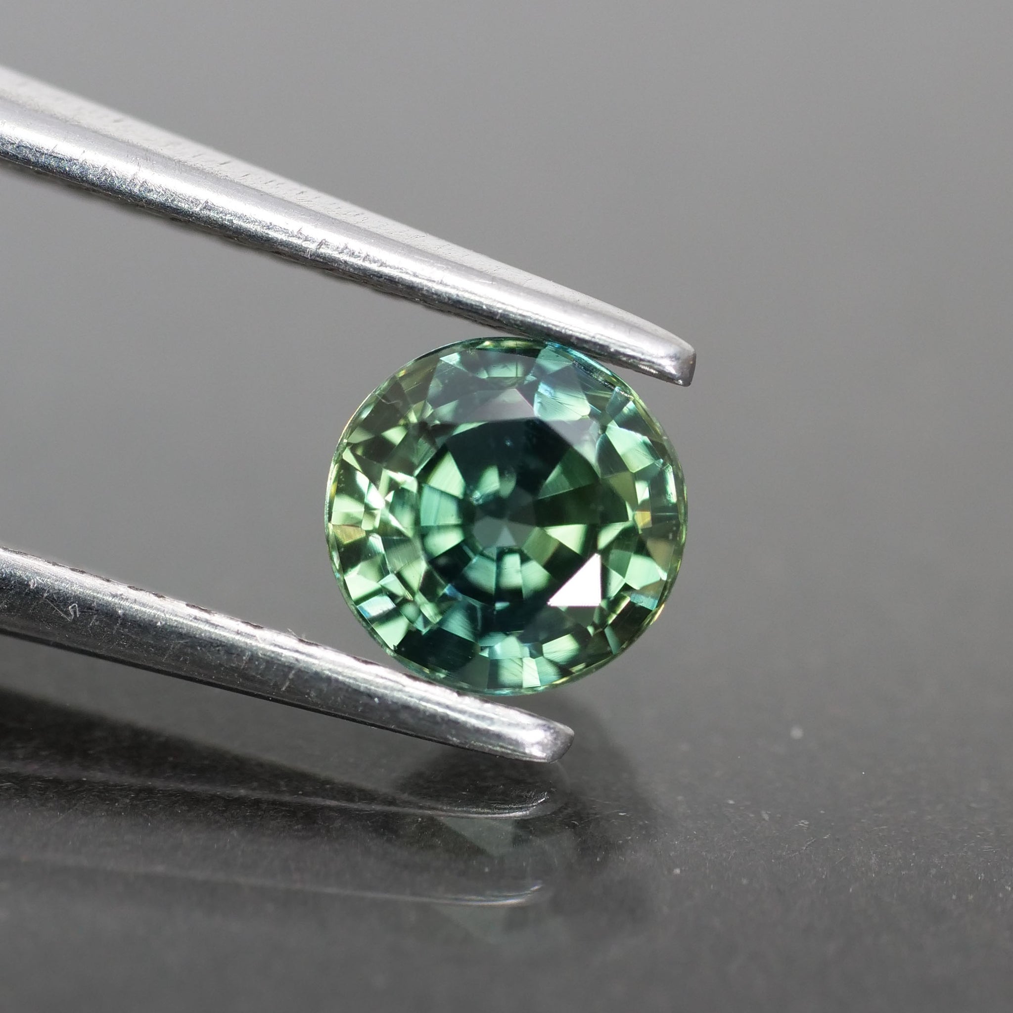 Sapphire Teal | natural, greenish blue, round cut 5 mm, 0.6ct - Eden Garden Jewelry™