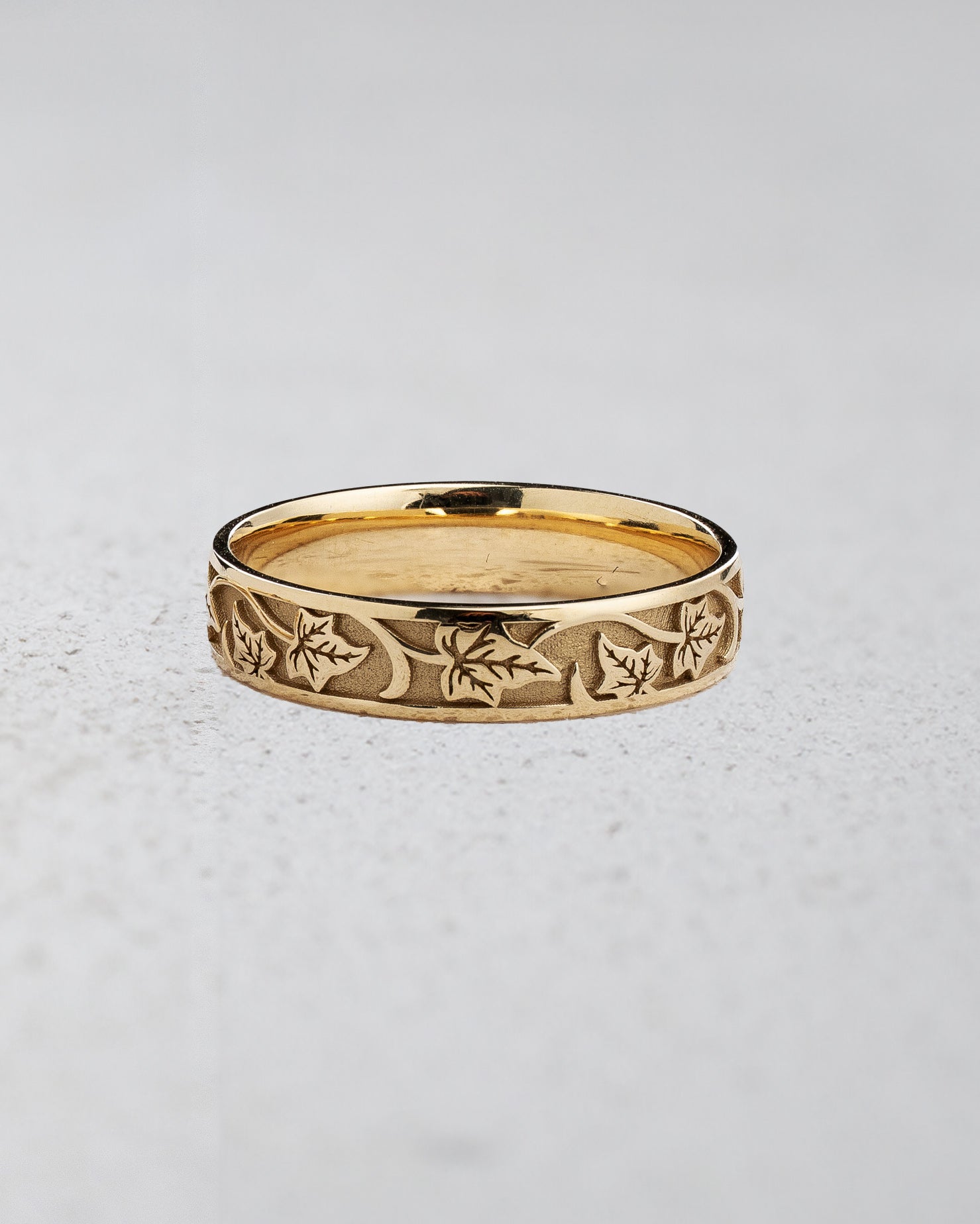 Carved leaves wedding band, ivy ring, 5 mm wide band - Eden Garden Jewelry™