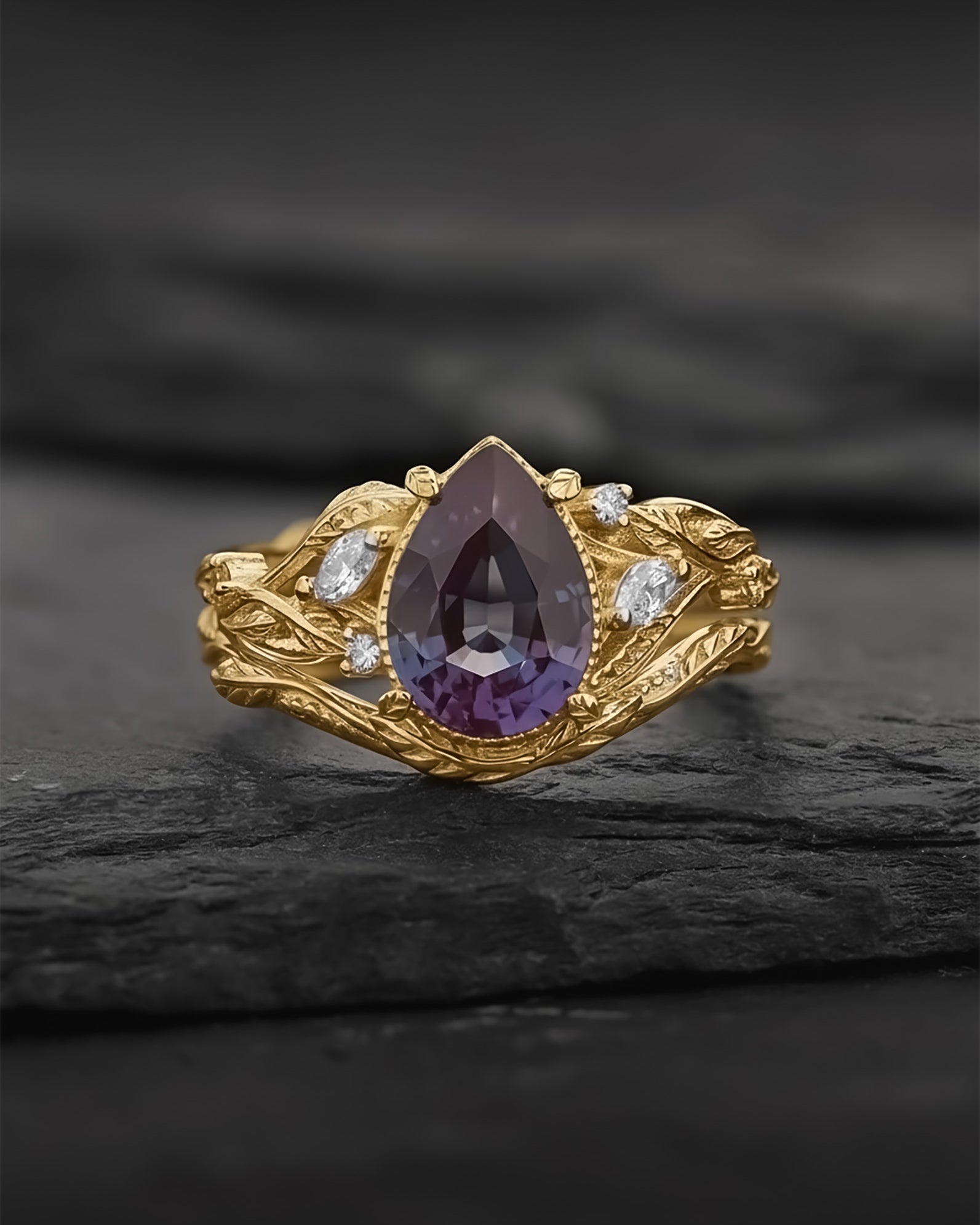 Pear alexandrite leaf bridal ring set, engagement ring set with colour changing gemstone / Patricia - Eden Garden Jewelry™