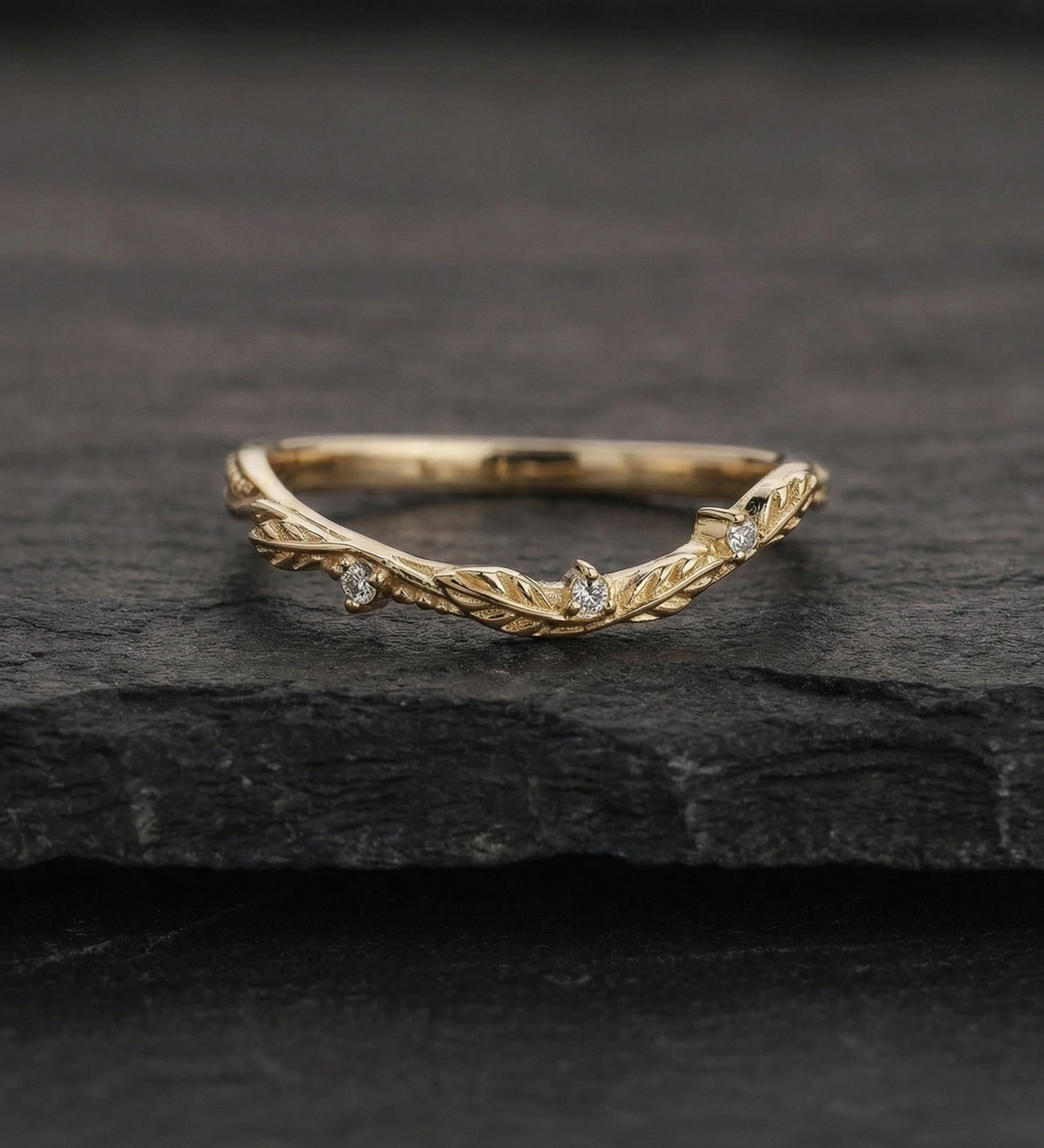 Curved Wedding Band with Diamonds & Leaves / Patricia - Eden Garden Jewelry™