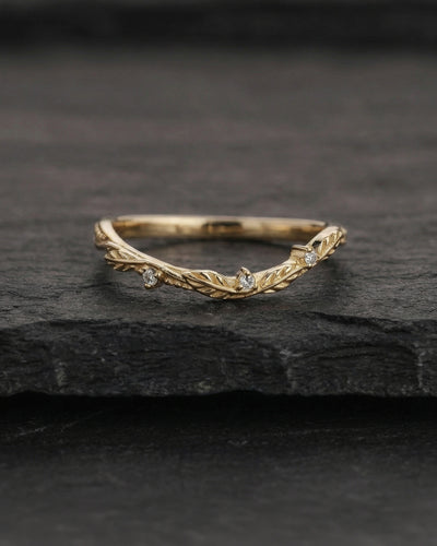 Curved Wedding Band with Diamonds & Leaves / Patricia - Eden Garden Jewelry™