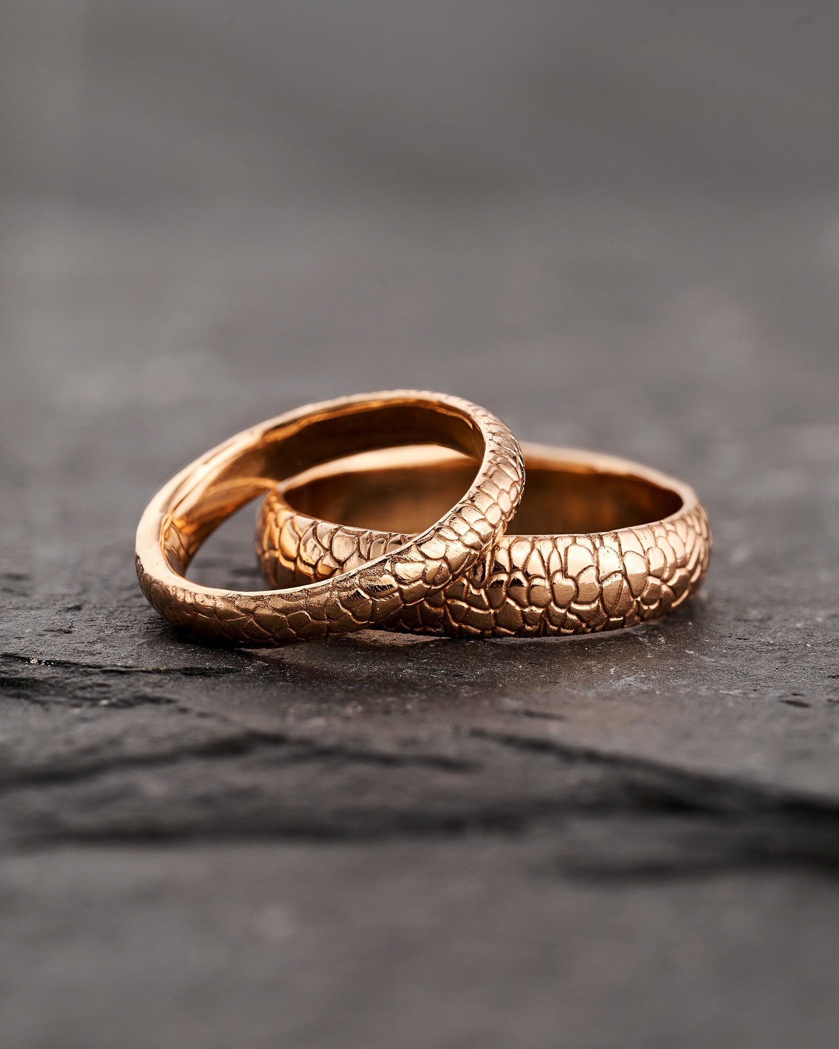 Wedding bands set for couple, reptile skin textured rings - Eden Garden Jewelry™