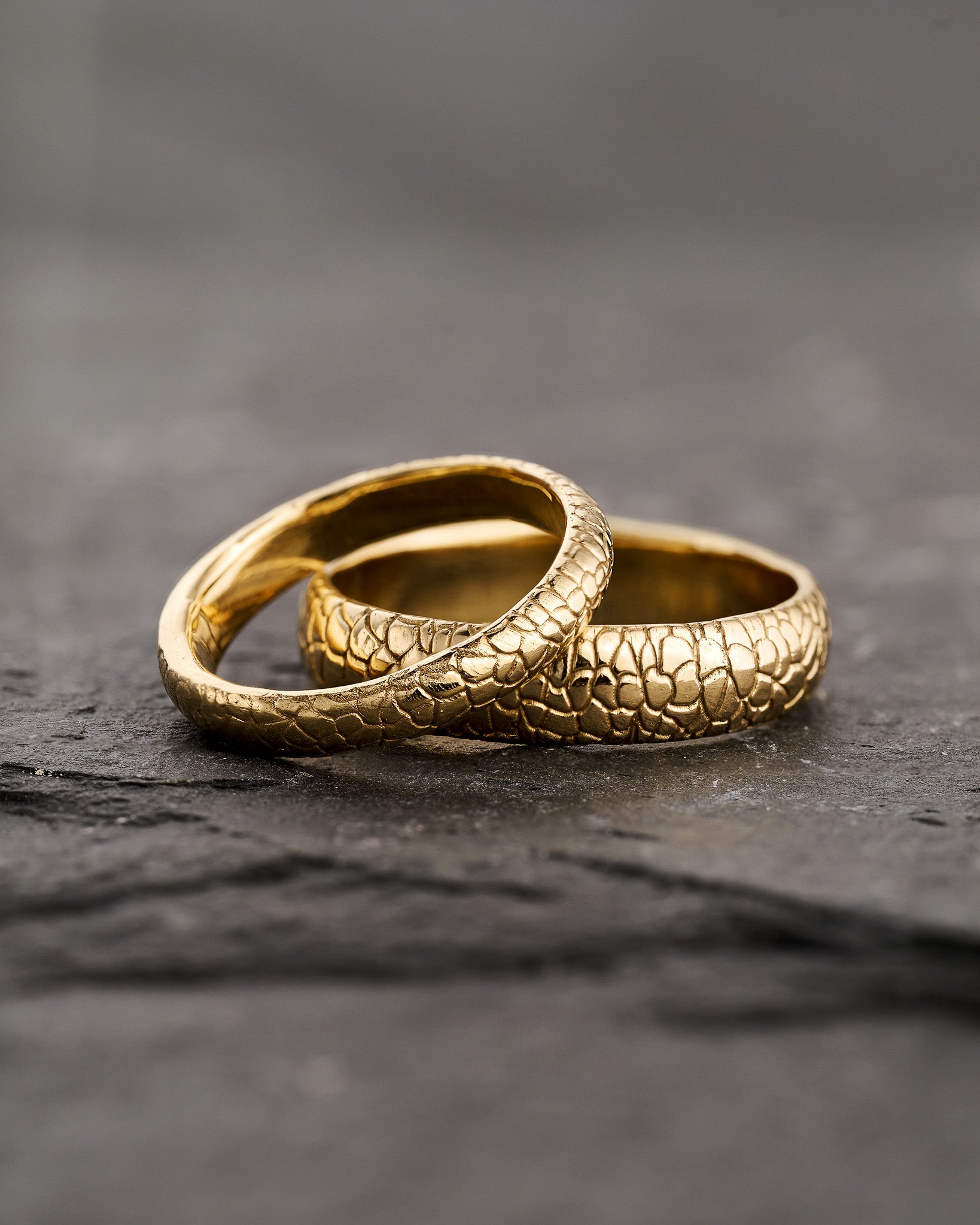 Wedding bands set for couple, reptile skin textured rings - Eden Garden Jewelry™