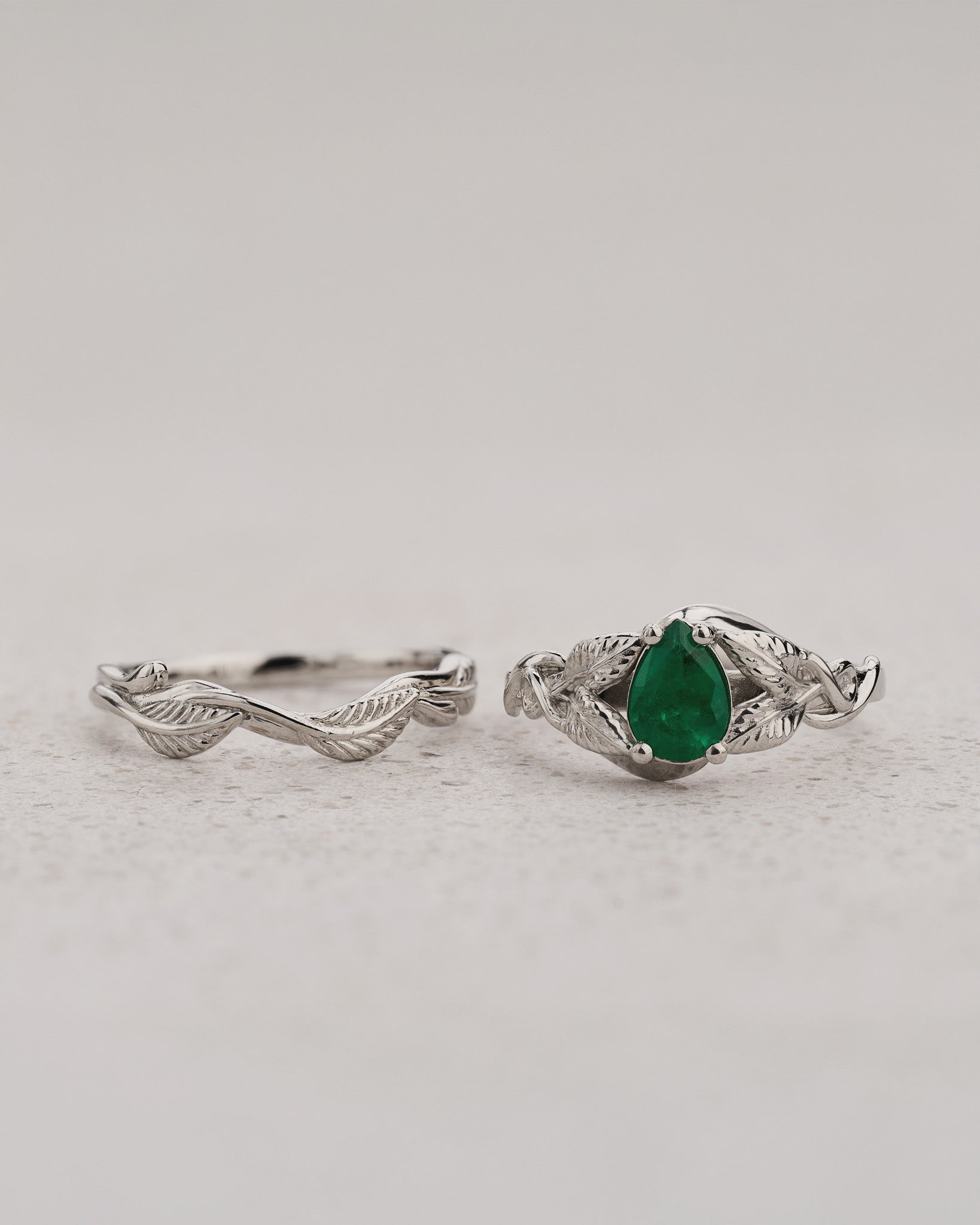 Bridal Set with Pear-Cut Emerald and Leaf Motifs / Azalea - Eden Garden Jewelry™