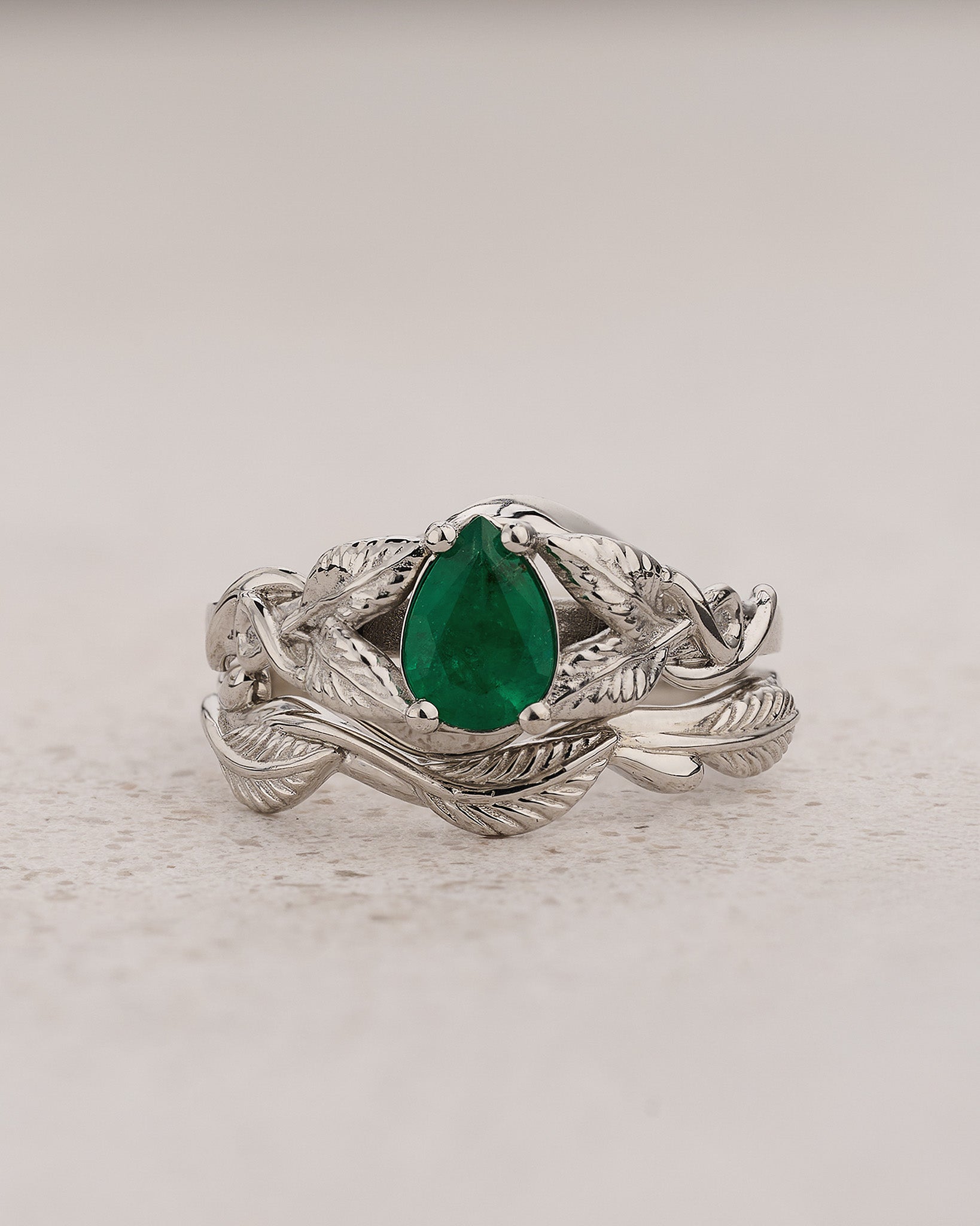 Bridal Set with Pear-Cut Emerald and Leaf Motifs / Azalea - Eden Garden Jewelry™