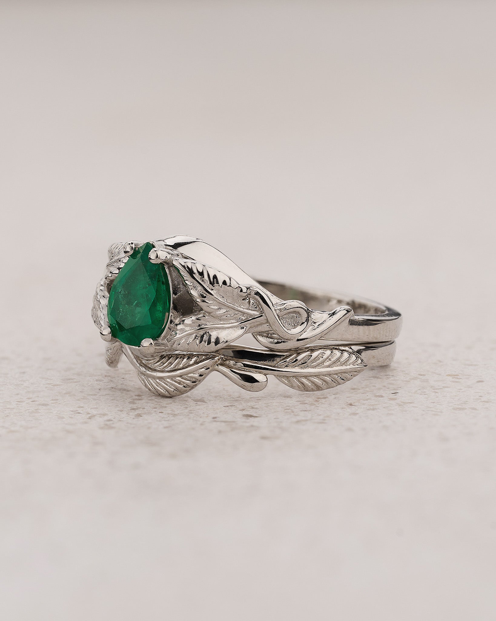 Bridal Set with Pear-Cut Emerald and Leaf Motifs / Azalea - Eden Garden Jewelry™