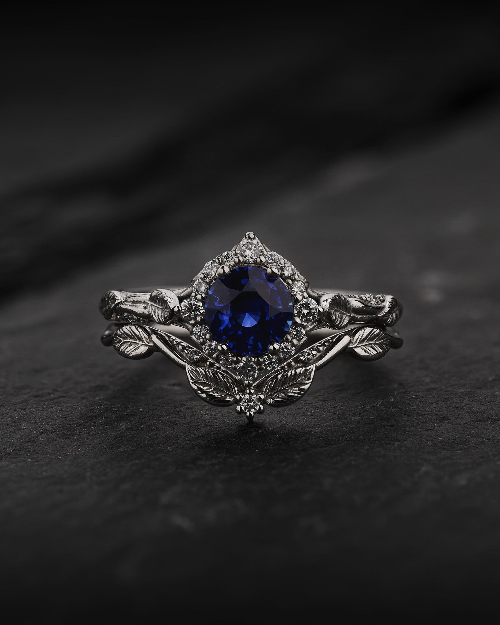 Timeless Engagement Ring with Round Royal Blue Sapphire / Florentina - Eden Garden Jewelry™