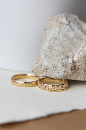 Wedding bands set for couple: gold ivy leaves ring - Eden Garden Jewelry™