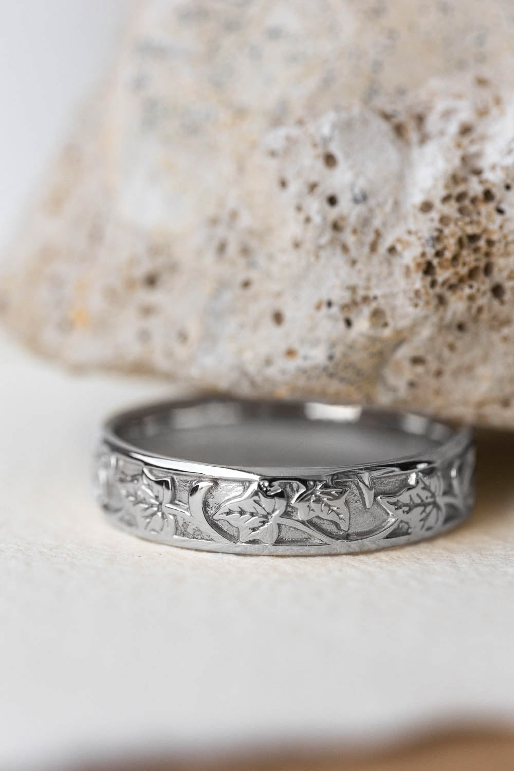 Ivy leaves wedding band, leaves pattern ring, 5 mm wide band - Eden Garden Jewelry™