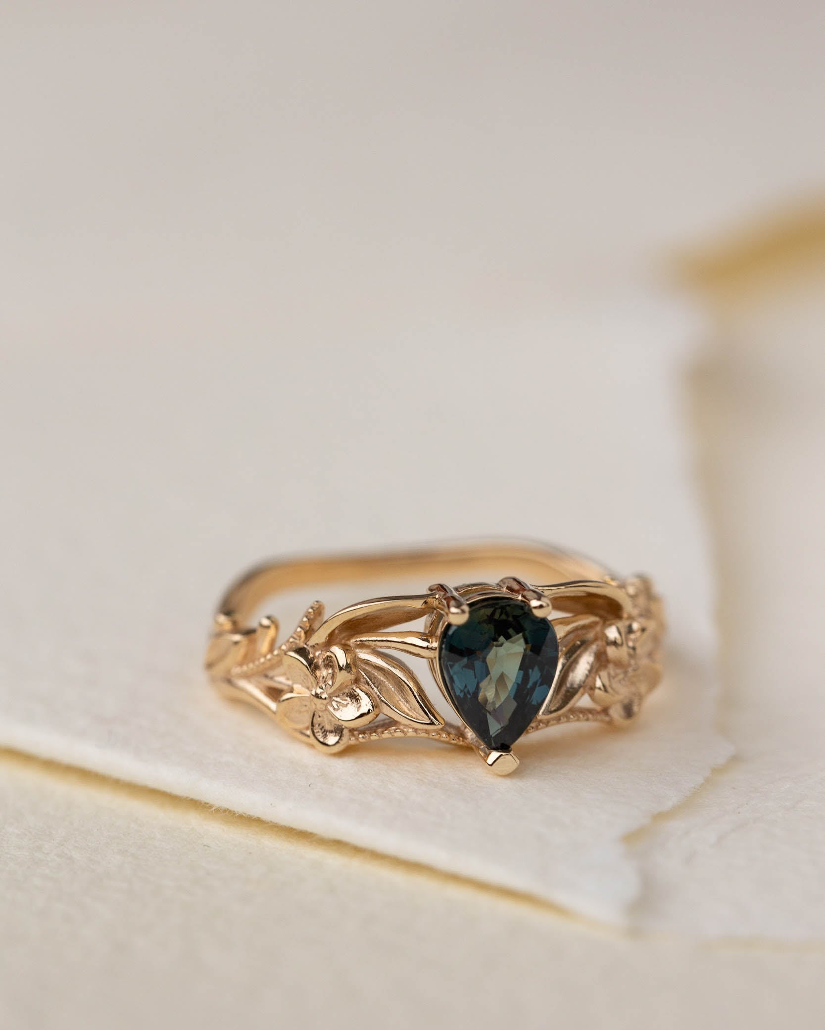 Eloise | floral engagement ring setting for pear cut gemstone 7x5 mm - Eden Garden Jewelry™