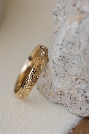 Gold leaf wedding band, ivy leaves ring, comfort fit ring 4 mm - Eden Garden Jewelry™