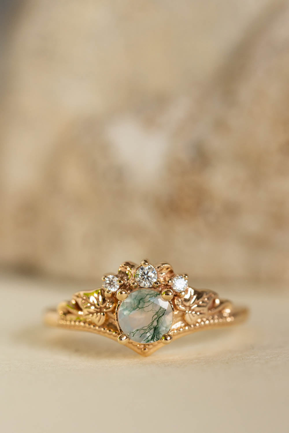 Ariadne | engagement ring, 5 mm central gemstone