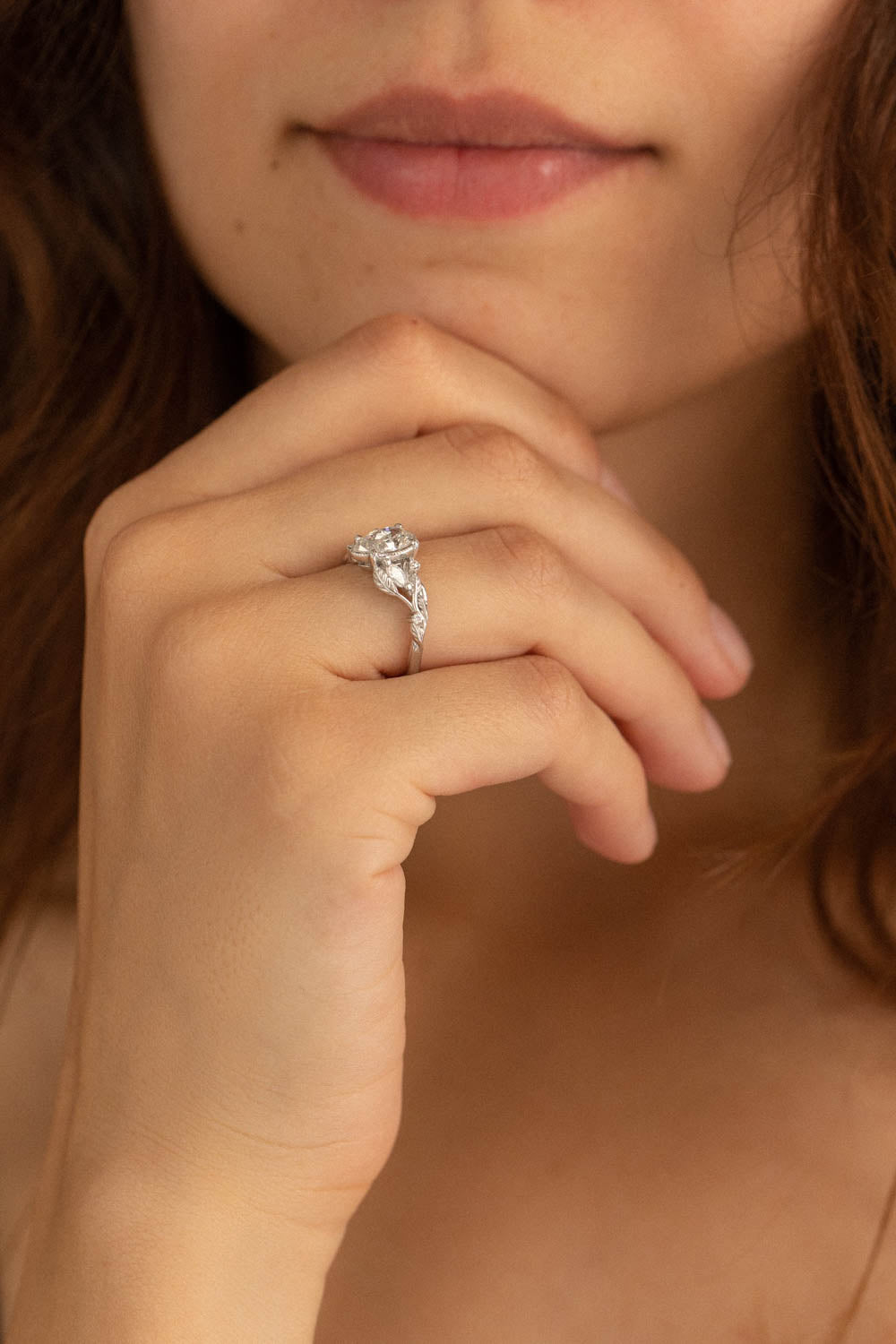 Patricia asymmetric | engagement ring setting for pear cut gemstone 8x6 mm - Eden Garden Jewelry™