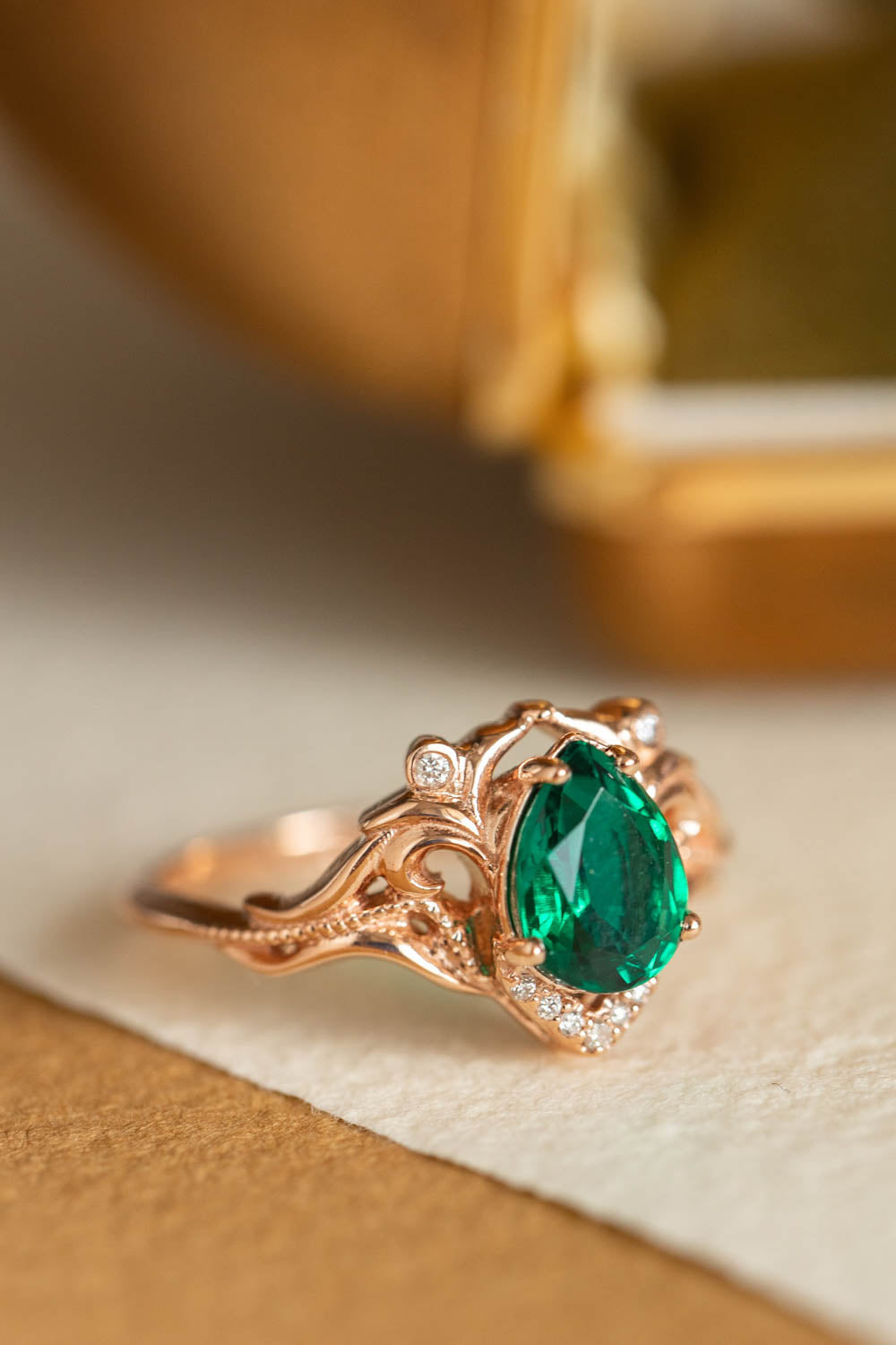 Beautiful Vintage Emerald & Diamond Ring 14K Yellow Gold