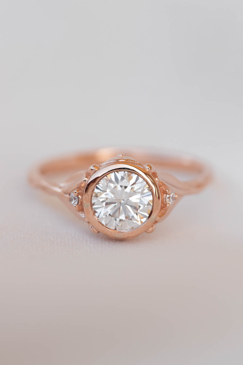 Roma | engagement ring setting with round cut gemstone in bezel 6.5 mm - Eden Garden Jewelry™
