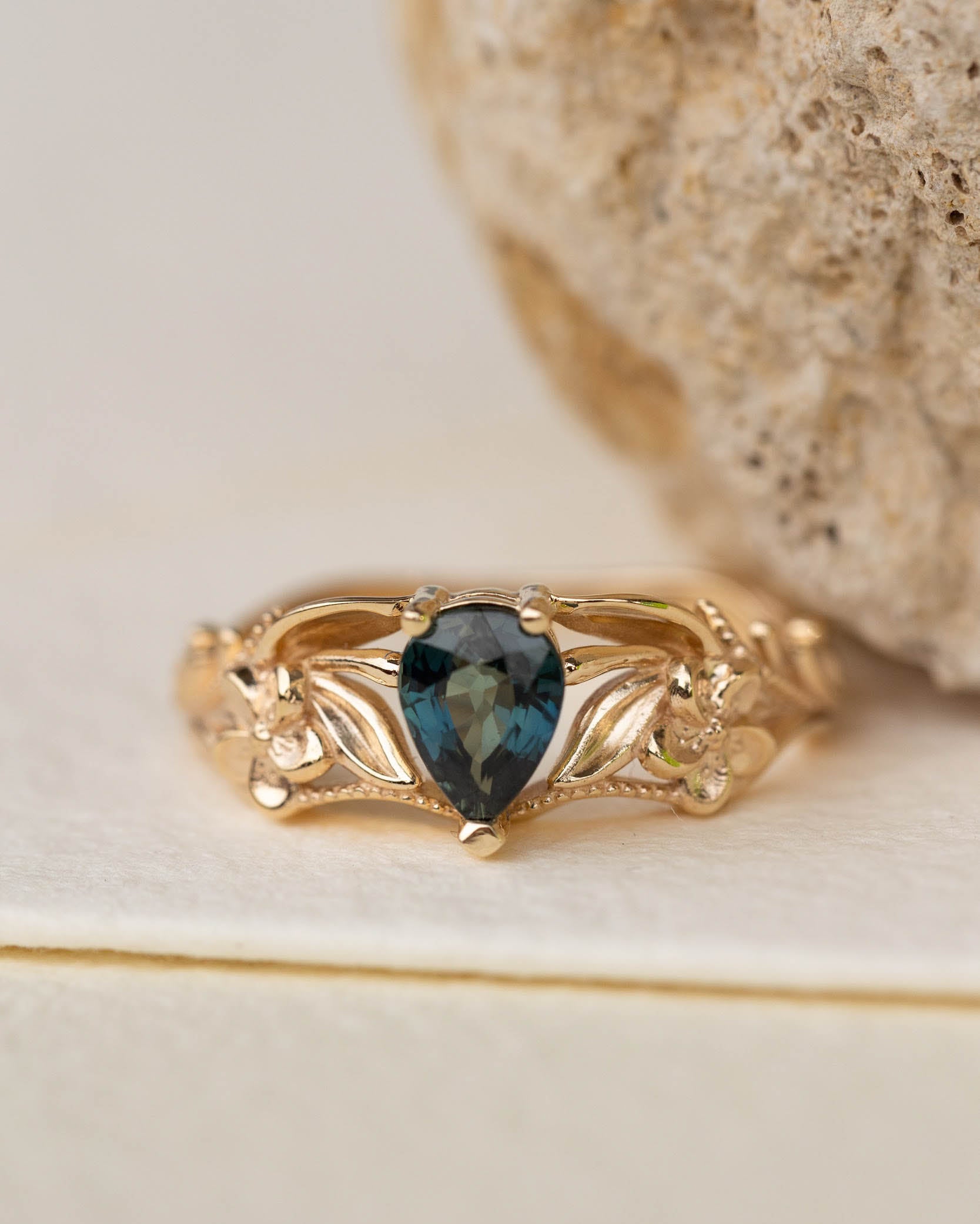 Eloise | floral engagement ring setting for pear cut gemstone 7x5 mm - Eden Garden Jewelry™