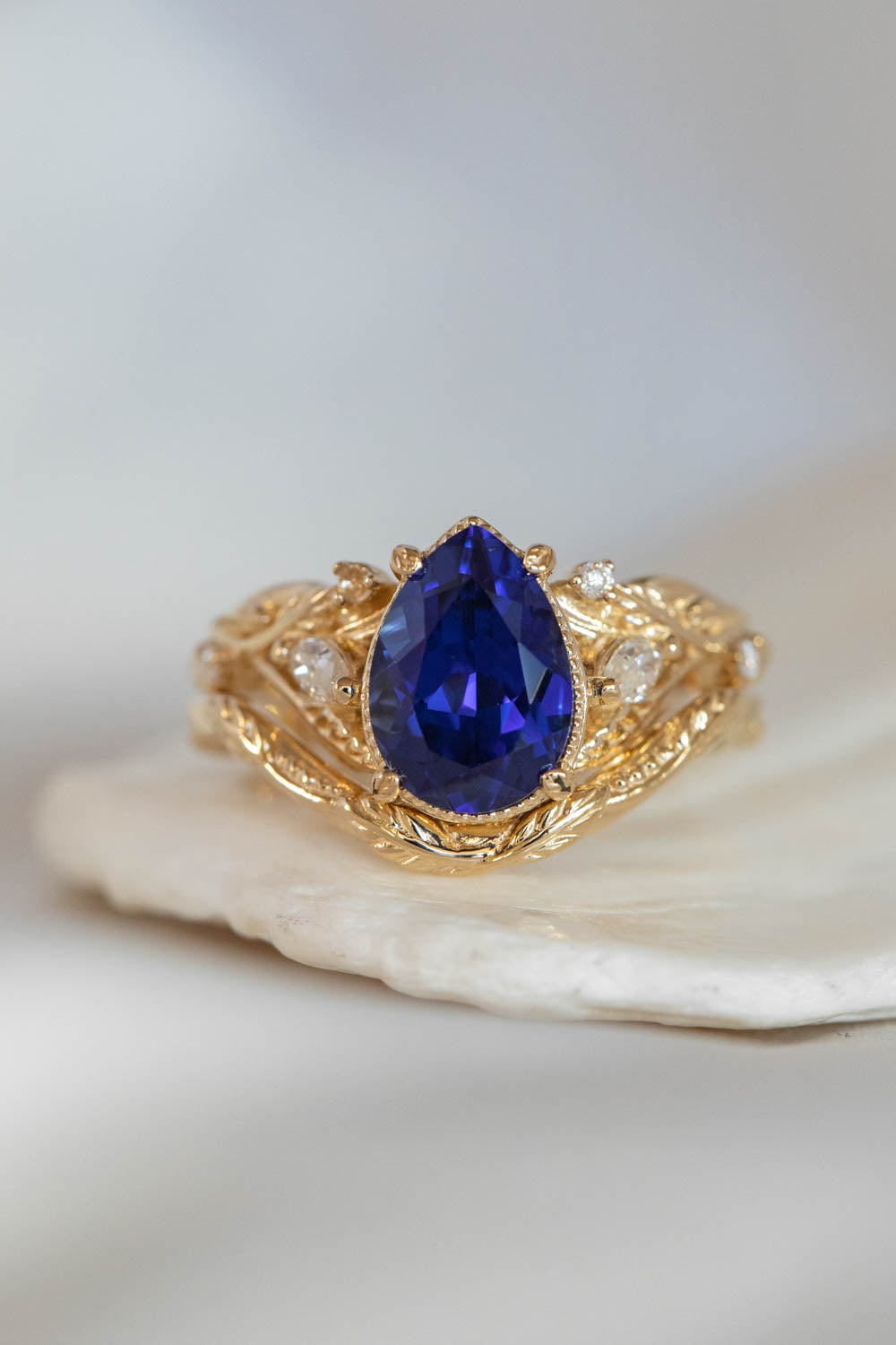 Patricia asymmetric | custom bridal ring set with pear cut gemstone 10x7 mm - Eden Garden Jewelry™