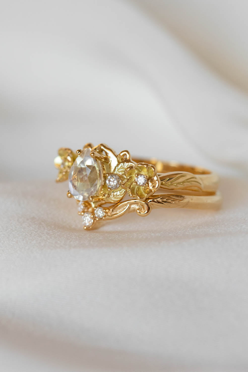 Adelina | bridal ring set with pear cut gemstone, version 2 - Eden Garden Jewelry™