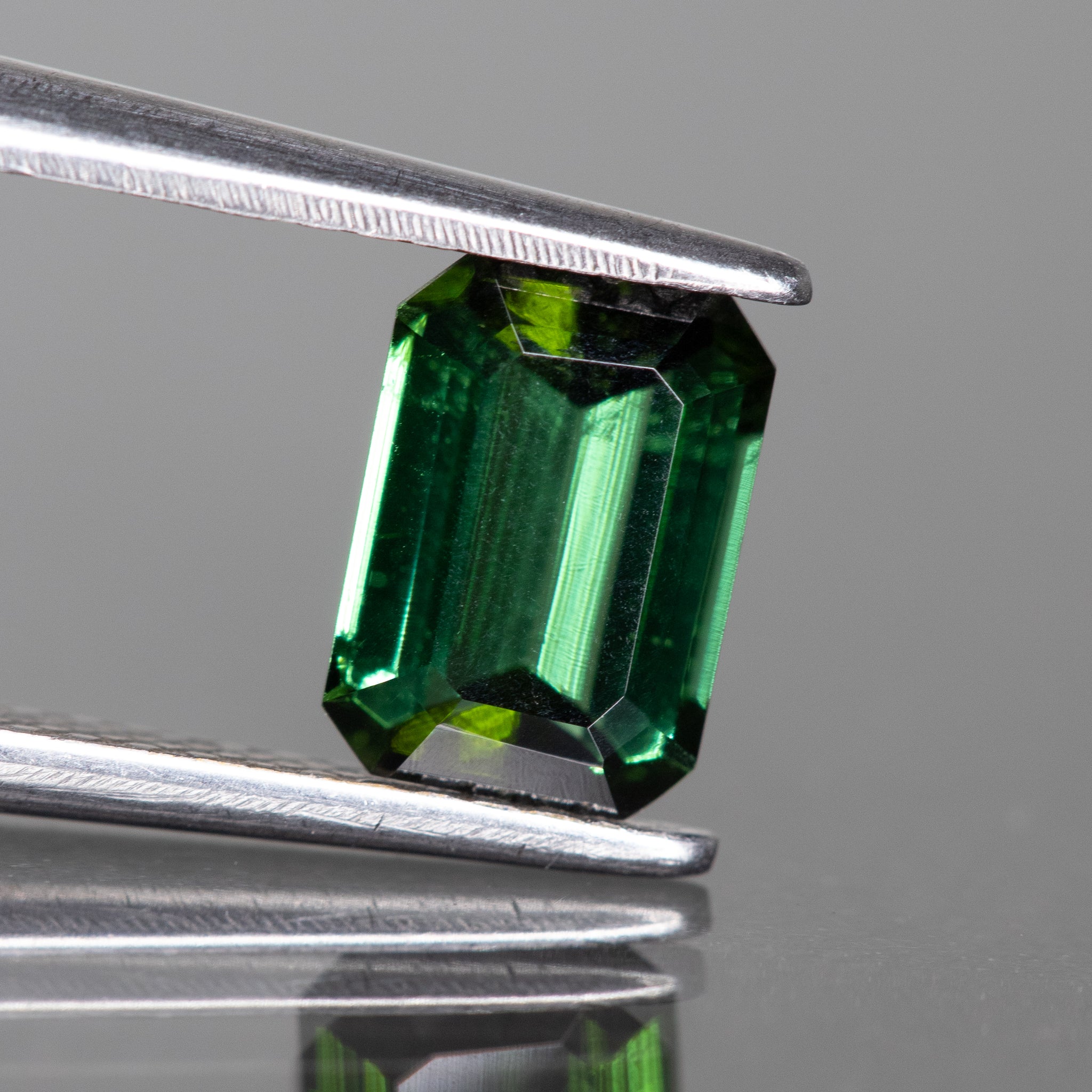 Tourmaline | green colour, octagon cut 7x5 mm, 1 ct, VS - Eden Garden Jewelry™