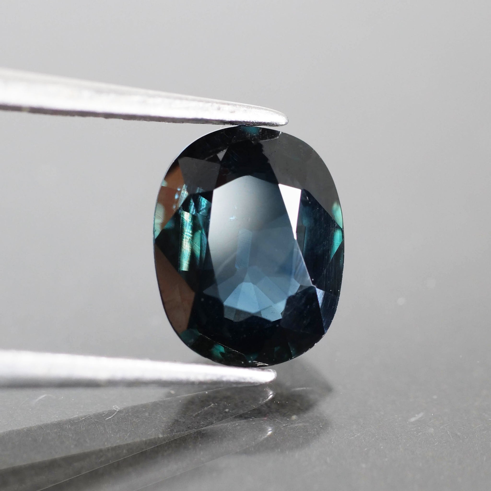 Sapphire | natural, dark blue, oval cut 8.3x6.6 mm, VS, 1.72ct, Madagascar - Eden Garden Jewelry™
