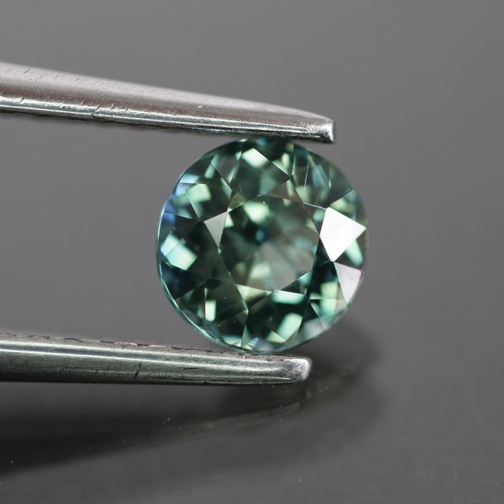 Sapphire teal (greenish blue) round VS 5mm 0.7 ct, Madagascar - Eden Garden Jewelry™