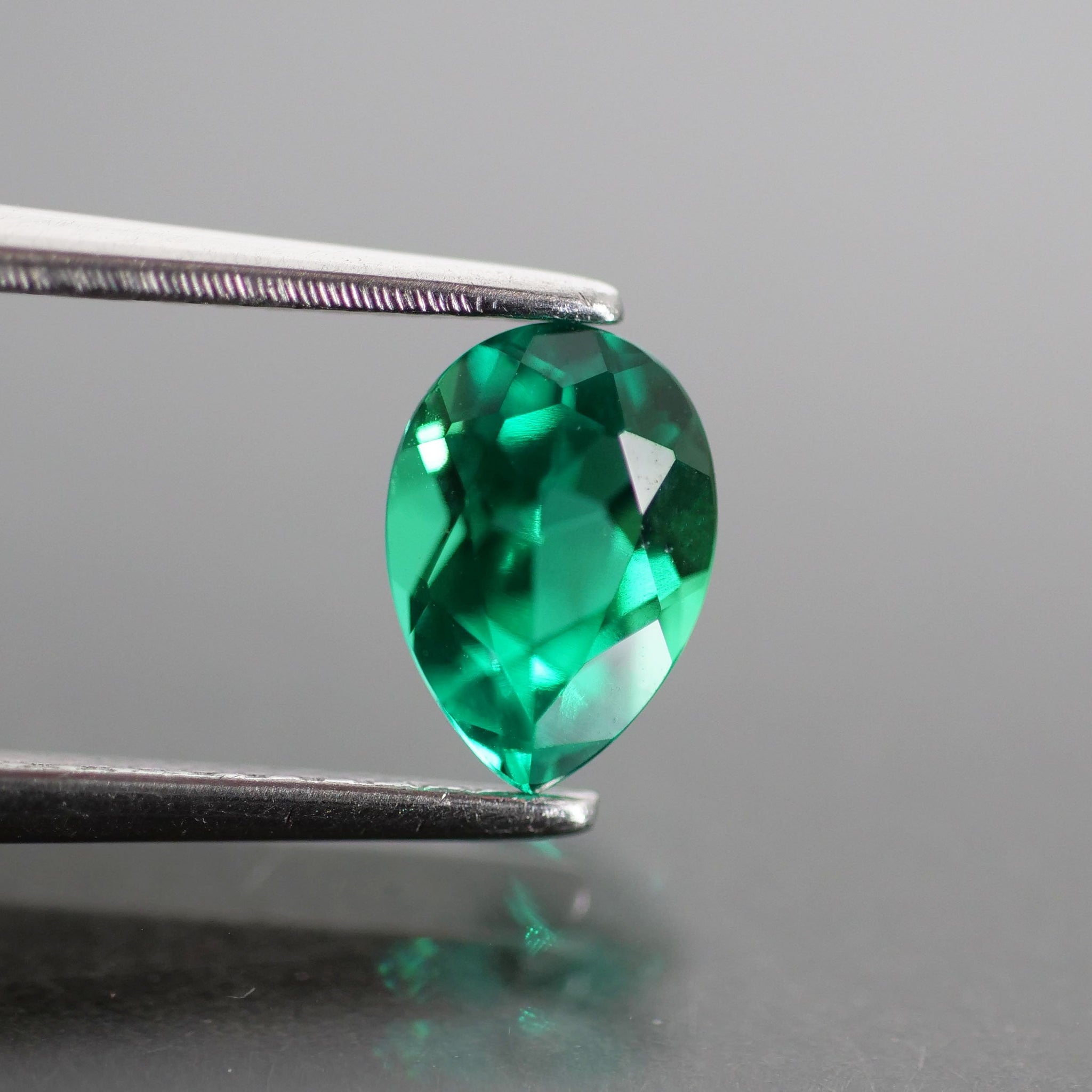 Emerald | Lab-Created Hydrothermal, pear cut 7 x 5mm, VS 0.7 ct - Eden Garden Jewelry™