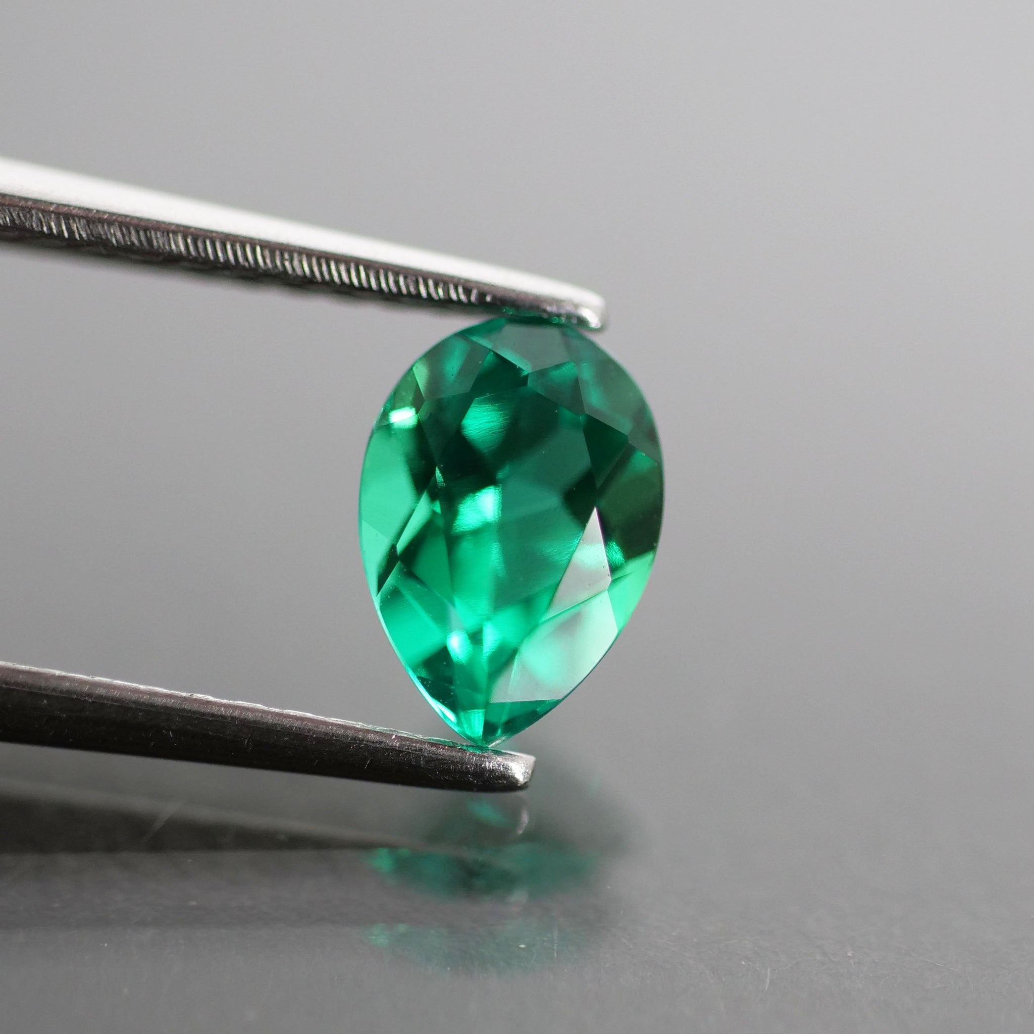 Emerald | Lab-Created Hydrothermal, pear cut 7 x 5mm, VS 0.7 ct - Eden Garden Jewelry™