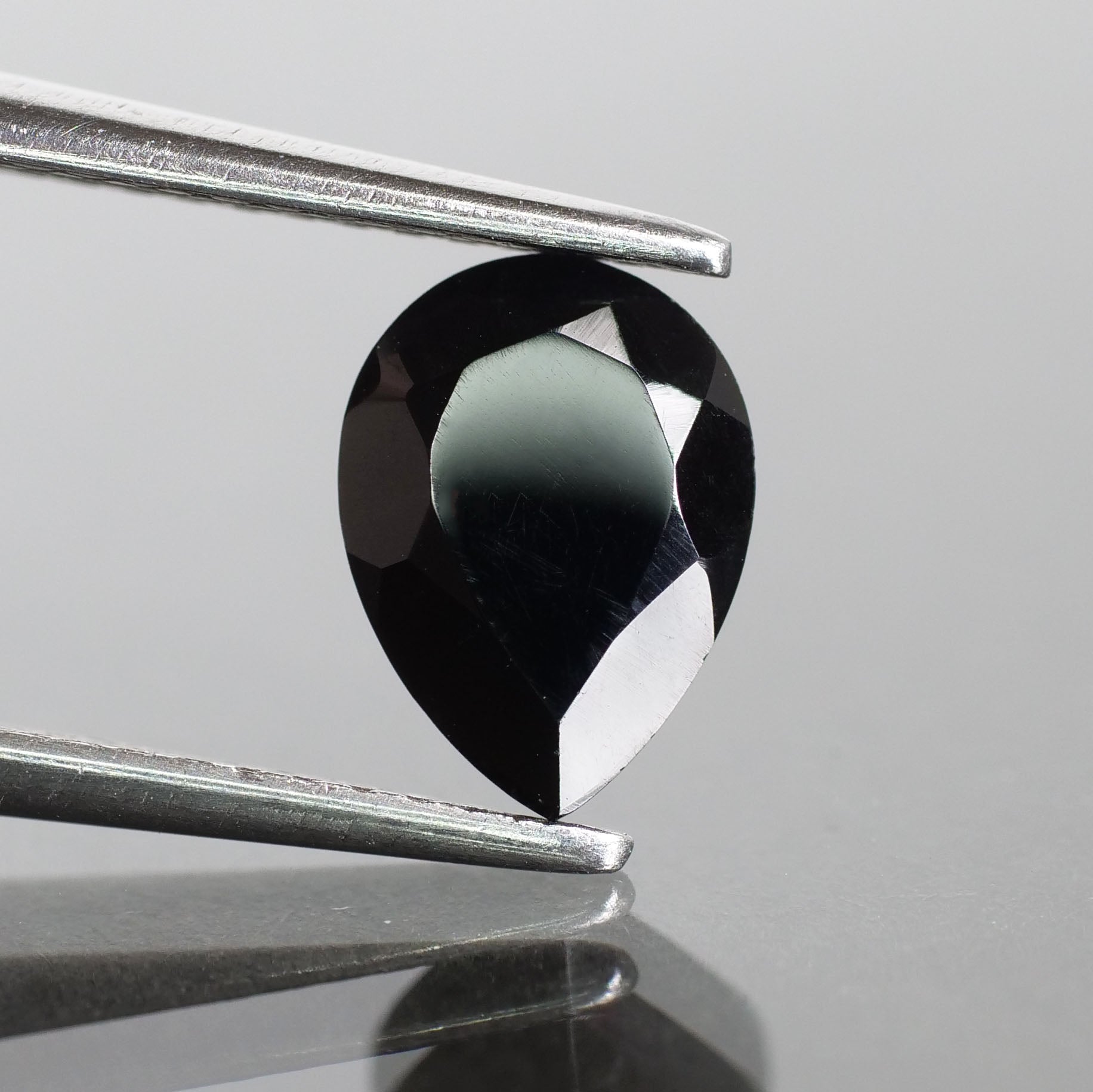 Moissanite | pear cut 8x6mm, Black color, VS, 0.9 ct - Eden Garden Jewelry™