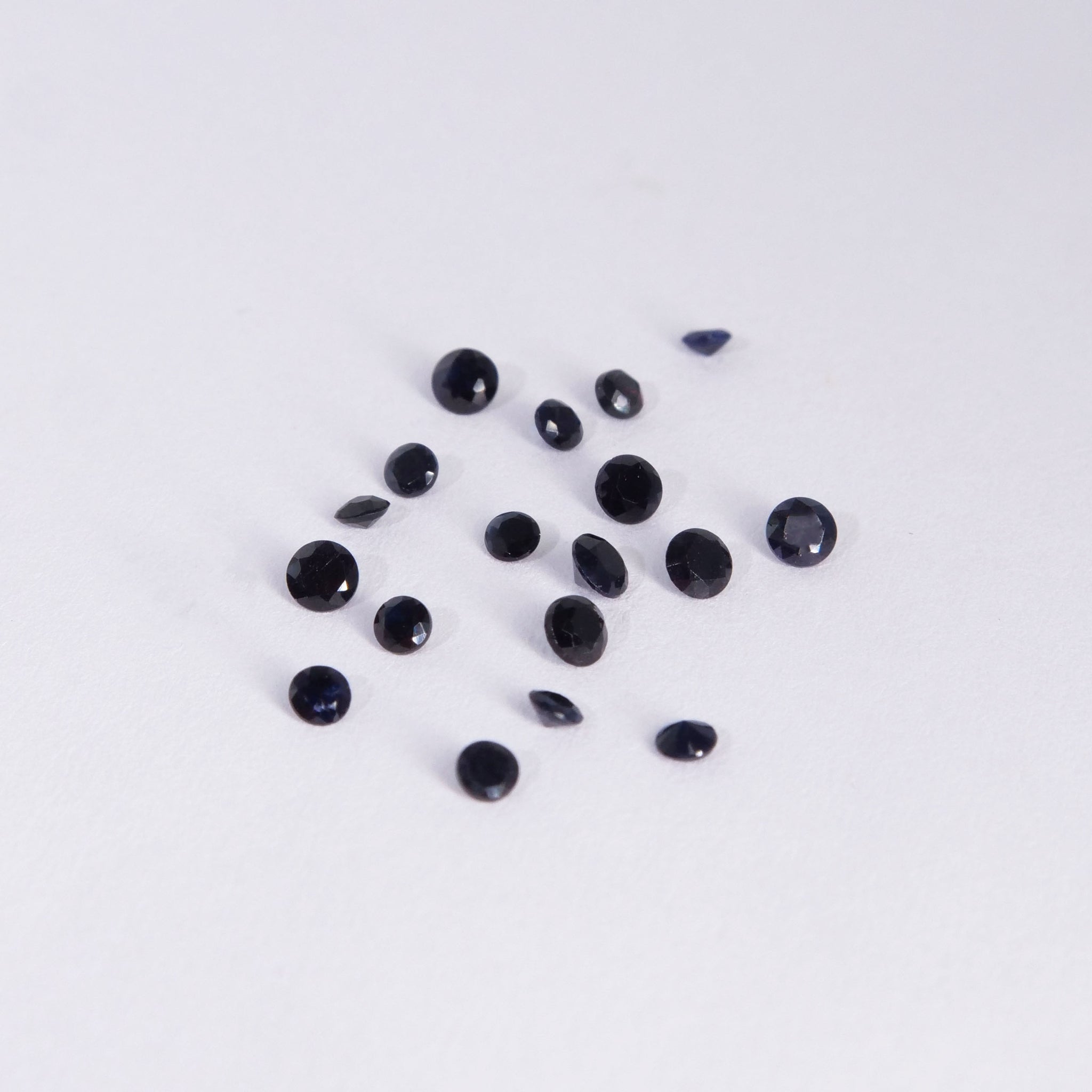 Moissanite | round cut 3mm, black color, accent stones - Eden Garden Jewelry™