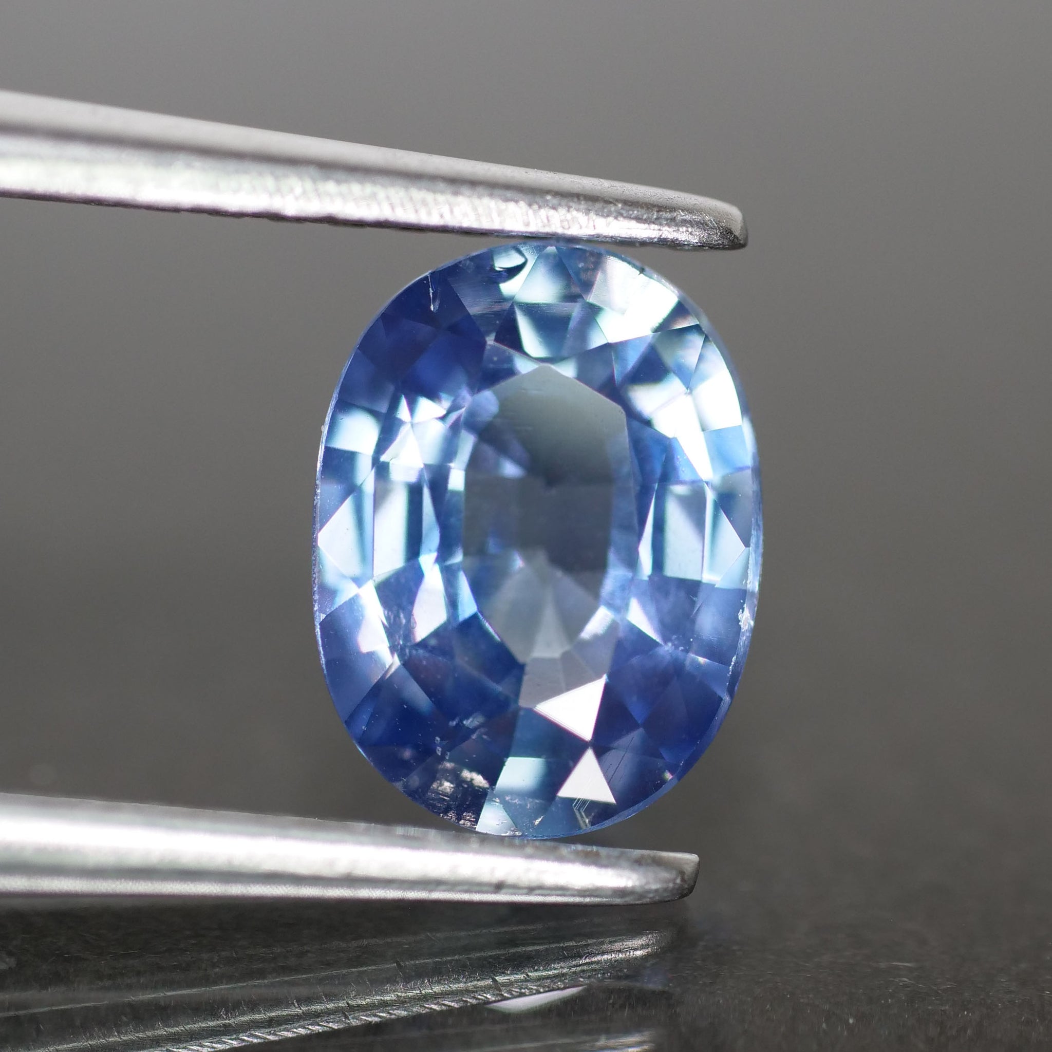 Sapphire ceylon | natural, blue, oval cut 7.7x5.8 mm, VS , 1.29ct, Sri Lanka - Eden Garden Jewelry™