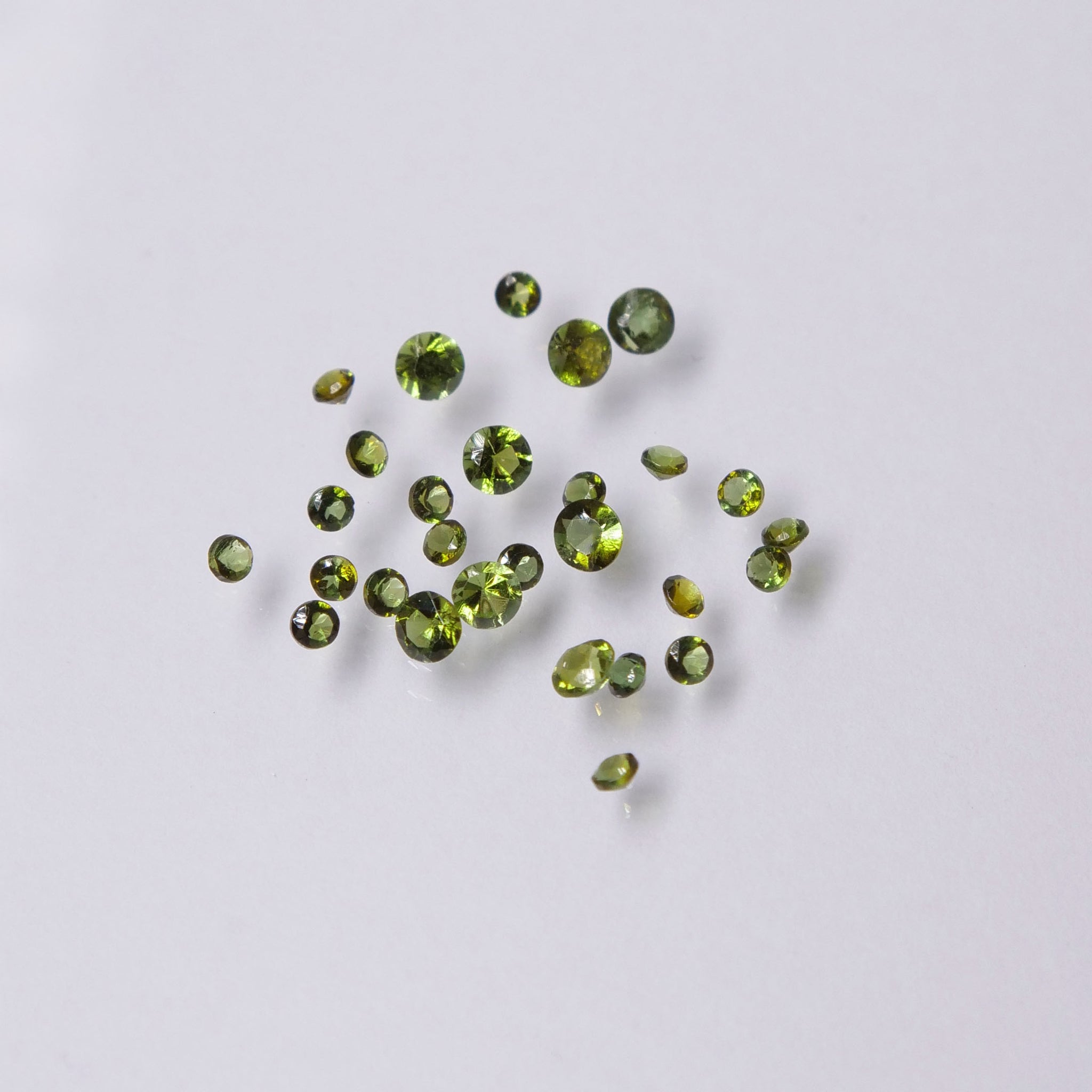 Tourmaline | green colour, round cut, accent stones - Eden Garden Jewelry™