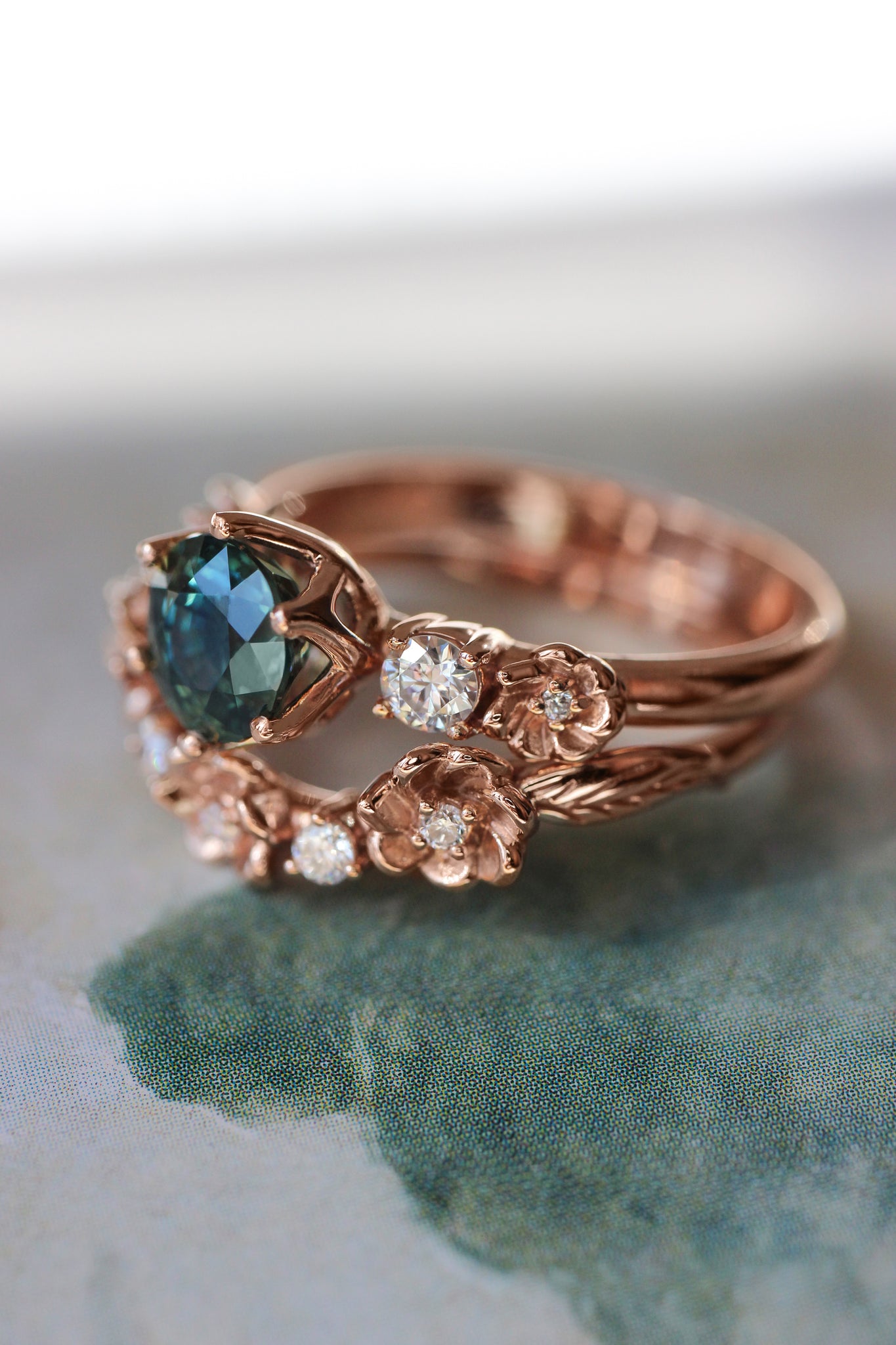 Bridal set with 1 ct teal sapphire and diamonds - Eden Garden Jewelry™