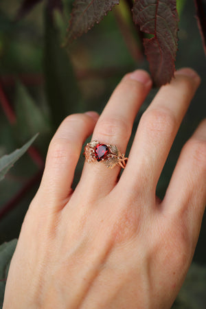 Maple leaves ring with pear cut garnet - Eden Garden Jewelry™