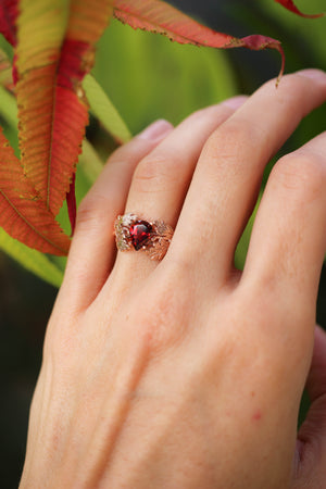 Maple leaves ring with pear cut garnet - Eden Garden Jewelry™