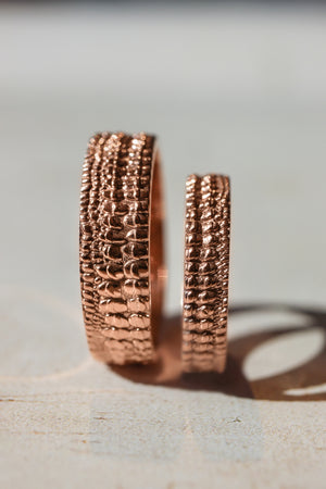 Wedding bands set for couple, crocodile's skin textured rings - Eden Garden Jewelry™